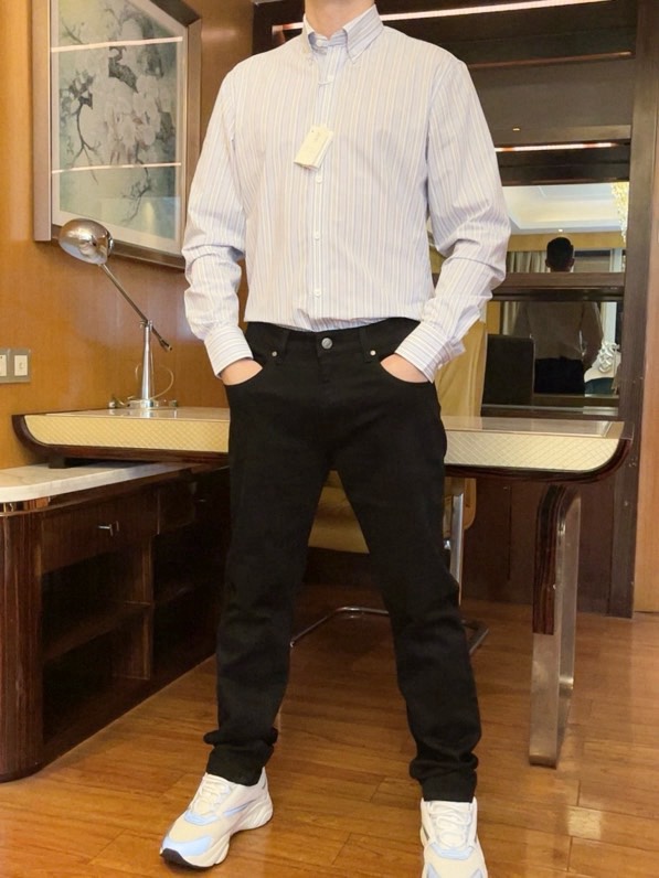 NO:122514,BC-2025 counter latest hot shirts are shipped, and European and American counters are popular!  Selected Italian imported mercerized cotton fabrics with simple and elegant designs, blue and white contrasting colors, slim vertical stripes and customized shell buckles, which show elegance. Business and leisure are very good. S-2XL (model 173/130 wearing S code, with Hong Kong Lane Crawford gift box packaging), alexander wang19860909BC-2025专柜最新爆款衬衣出货 欧美专柜热销单品！精选意大利进口丝光精棉面料搭配简约大方的设计,蓝白撞色配上显瘦竖条纹及定制贝壳扣相当彰显雅致 商务休闲都相当不错.码数S-2XL（模特173/130穿S码,配香港连卡佛礼盒包装）,,alexander wang,Men's clothing