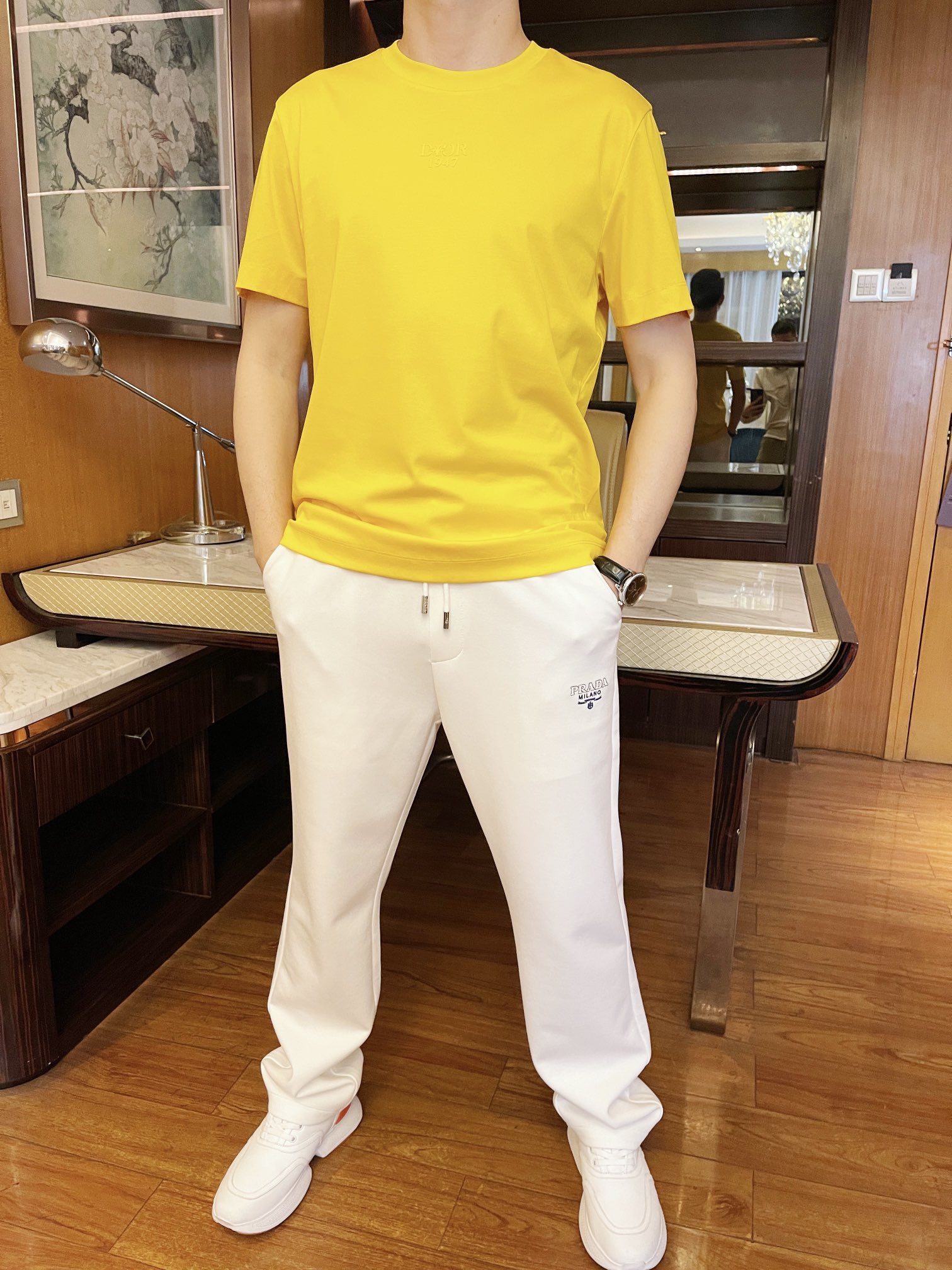 NO:122521,Dior-2025 counter latest hot T-shirt shipment, hot-selling items in European and American counters!  Selected Italian imported mercerized cotton fabrics with fashionable designs, exquisite brand logo on the chest to show the charm You are definitely worthy of having. Number 48-56 (model 173/130 wears 48, with Hong Kong Lane Crawford gift box packaging), dior,tees, t-shirt,alexander wang19860909迪奥-2025专柜最新爆款T恤出货 欧美专柜热销单品！精选意大利进口丝光精棉面料搭配时尚的设计,胸前精致的品牌标志彰显韵味 您绝对值得拥有.码数48-56（模特173/130穿48,配香港连卡佛礼盒包装）,,dior,tees，t-shirt,alexander wang,Men's clothing