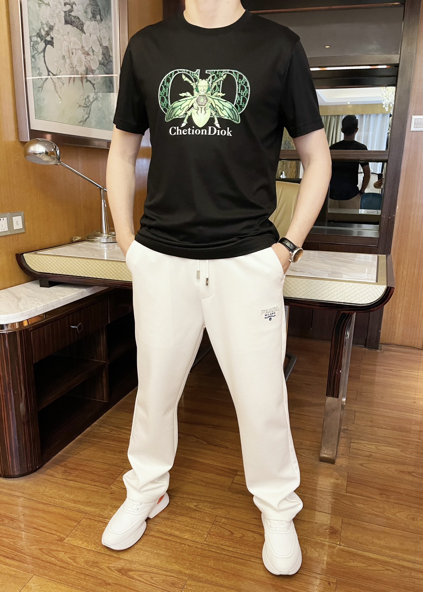 NO:122527,Dior-2025 counter latest hot T-shirt shipment, hot-selling items in European and American counters!  Selected Italian imported mercerized cotton fabrics with fashionable designs, exquisite brand logo on the chest to show the charm You are definitely worthy of having. Number 48-56 (model 173/130 wears 48, with Hong Kong Lane Crawford gift box packaging), dior,tees, t-shirt,alexander wang19860909迪奥-2025专柜最新爆款T恤出货 欧美专柜热销单品！精选意大利进口丝光精棉面料搭配时尚的设计,胸前精致的品牌标志彰显韵味 您绝对值得拥有.码数48-56（模特173/130穿48,配香港连卡佛礼盒包装）,,dior,tees，t-shirt,alexander wang,Men's clothing