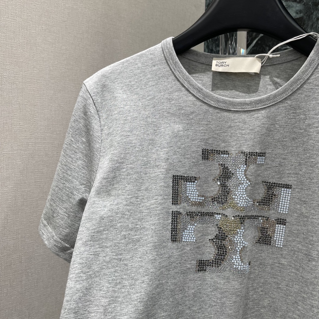 2025 Tory Burch T-shirt Collection Elevates Women’s Style with Sophistication and Elegance - 图片 4