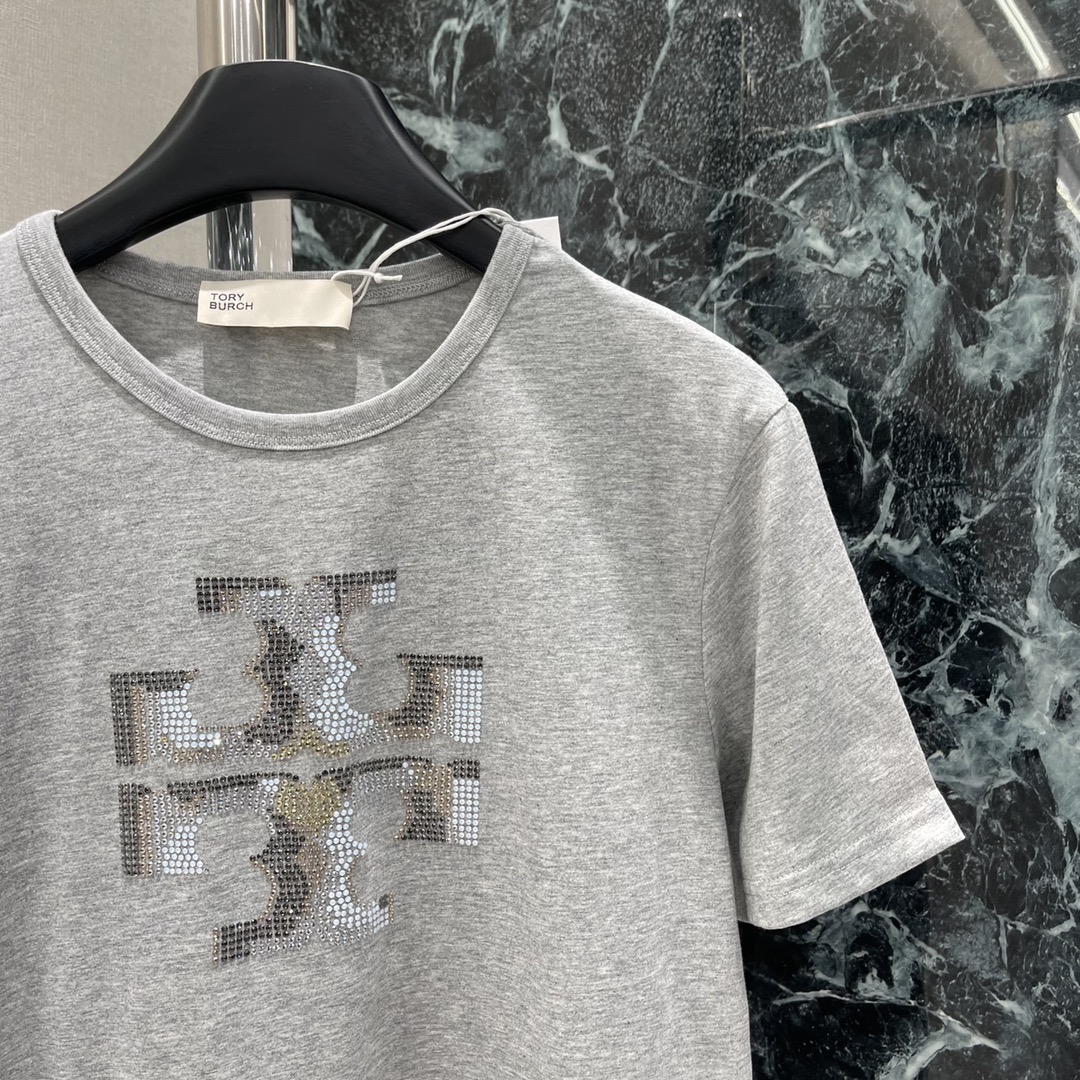 2025 Tory Burch T-shirt Collection Elevates Women’s Style with Sophistication and Elegance - 图片 3