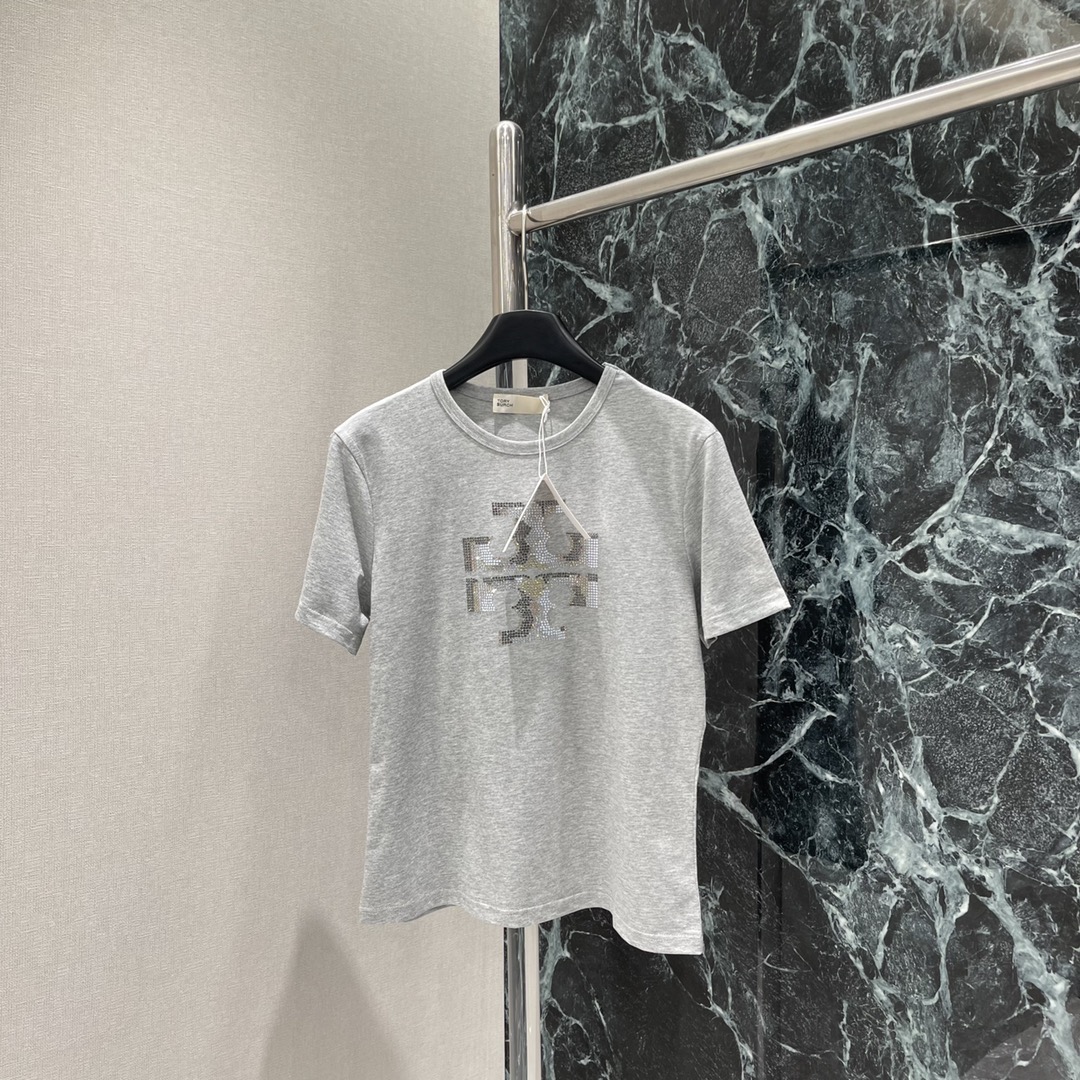 2025 Tory Burch T-shirt Collection Elevates Women’s Style with Sophistication and Elegance - 图片 1