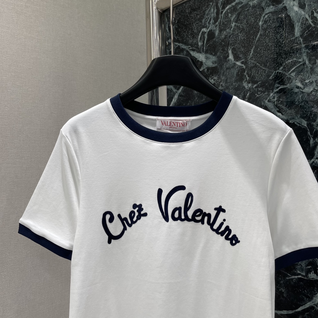 2025 Spring/Summer Women’s Clothing: High-Quality T-shirts with Simple Branding and Stylish Design - 图片 5