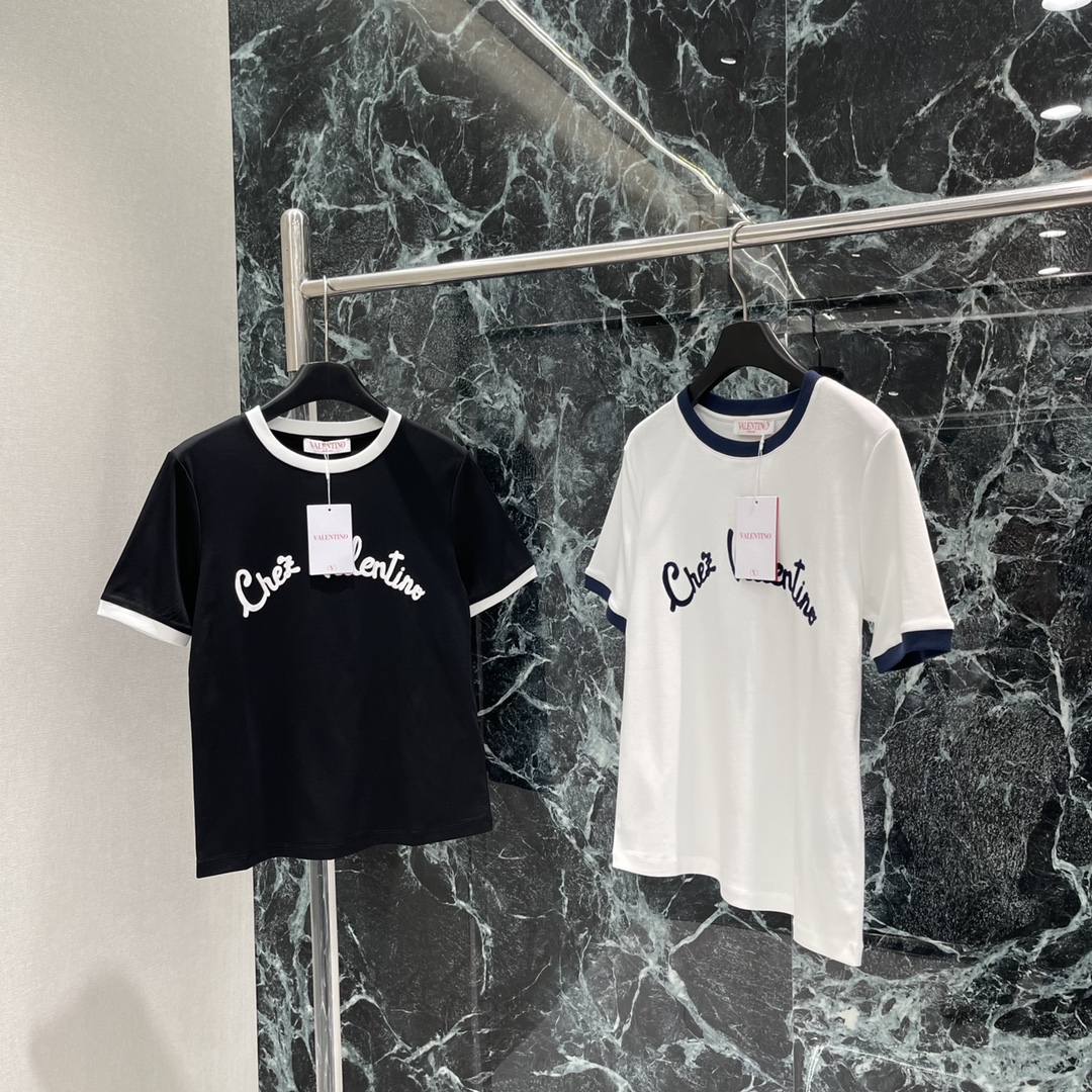 2025 Spring/Summer Women’s Clothing: High-Quality T-shirts with Simple Branding and Stylish Design