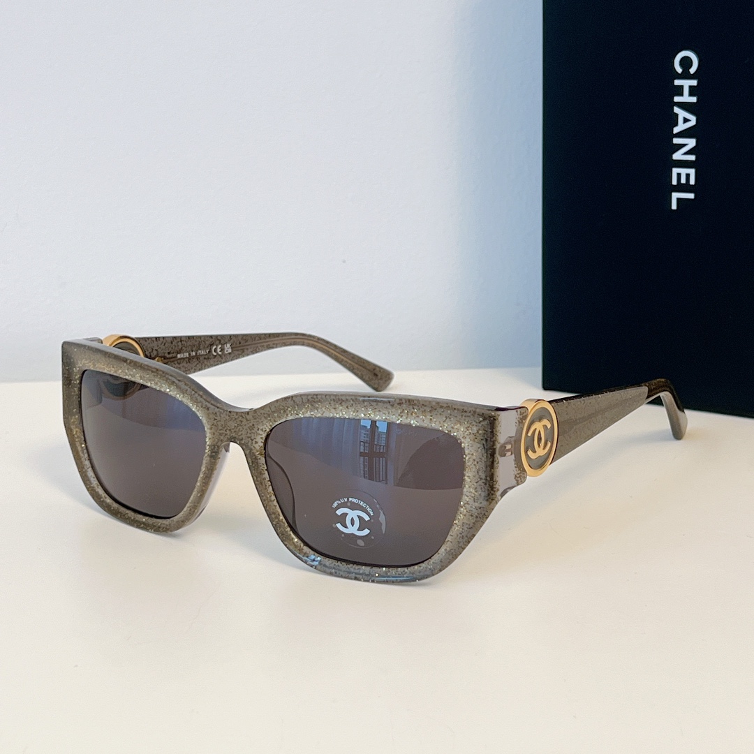  新品发售～
经典圆形双c
CHANE* 
MOD：9521
SIZE：56-18-137
🔝🔝