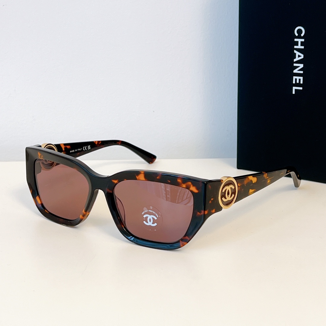  新品发售～
经典圆形双c
CHANE* 
MOD：9521
SIZE：56-18-137
🔝🔝