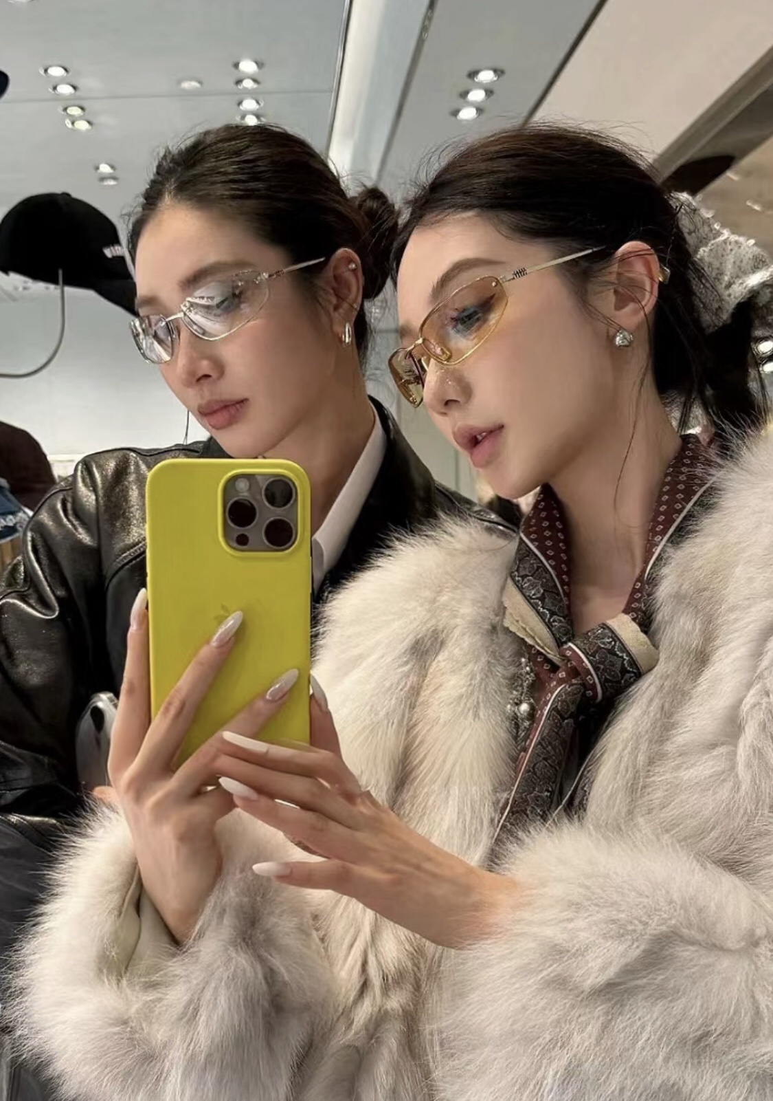 NO:632277,MUA50S Miumiu Millennium Hot Girl Y2K sunglasses, futuristic technology, comfortable to wear, first choice for anti-scratch wear,,miumiu,Cardia high-end accessories19860909MUA50S Miumiu千禧辣妹Y2K墨镜 未来科技感,佩戴舒适,防嗮穿搭首选,,miumiu,卡迪亚高端饰品,Jewelry