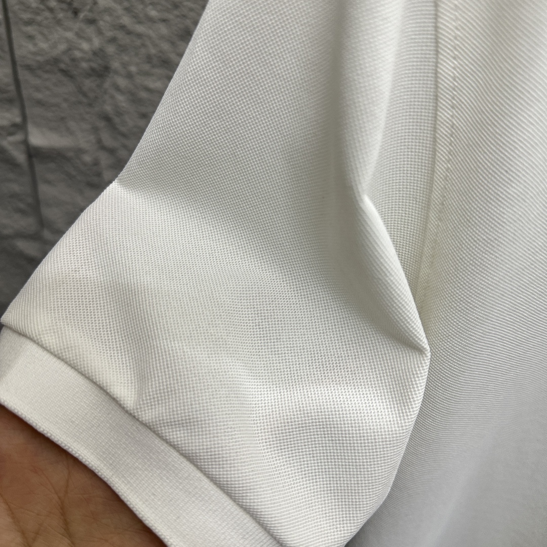 New 2025 Miu Miu Short-Sleeve Polo with Simple Embroidery in Black and White - 图片 6