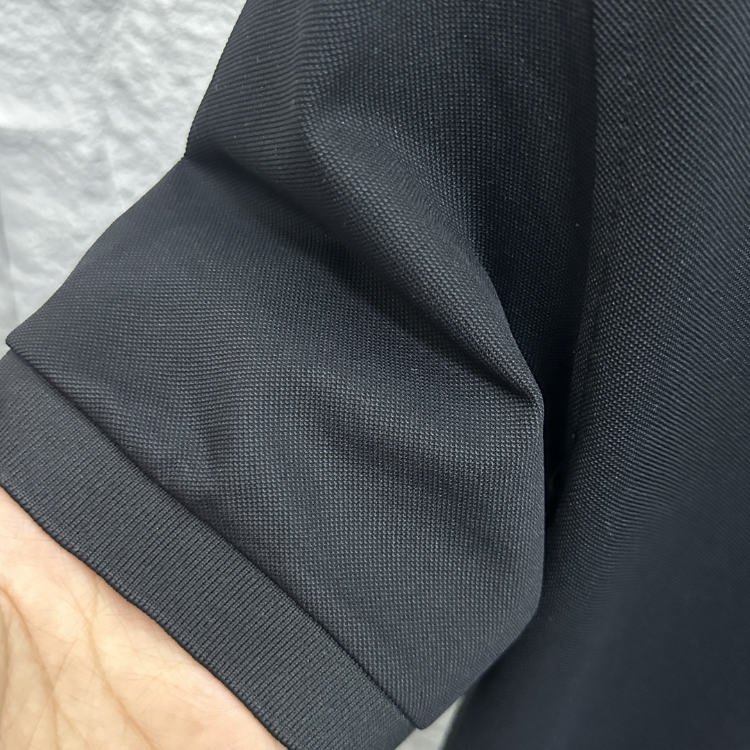 New Miu Miu Short Sleeves Polo 2025 with Small Embroidery Detail in Black and White - 图片 8