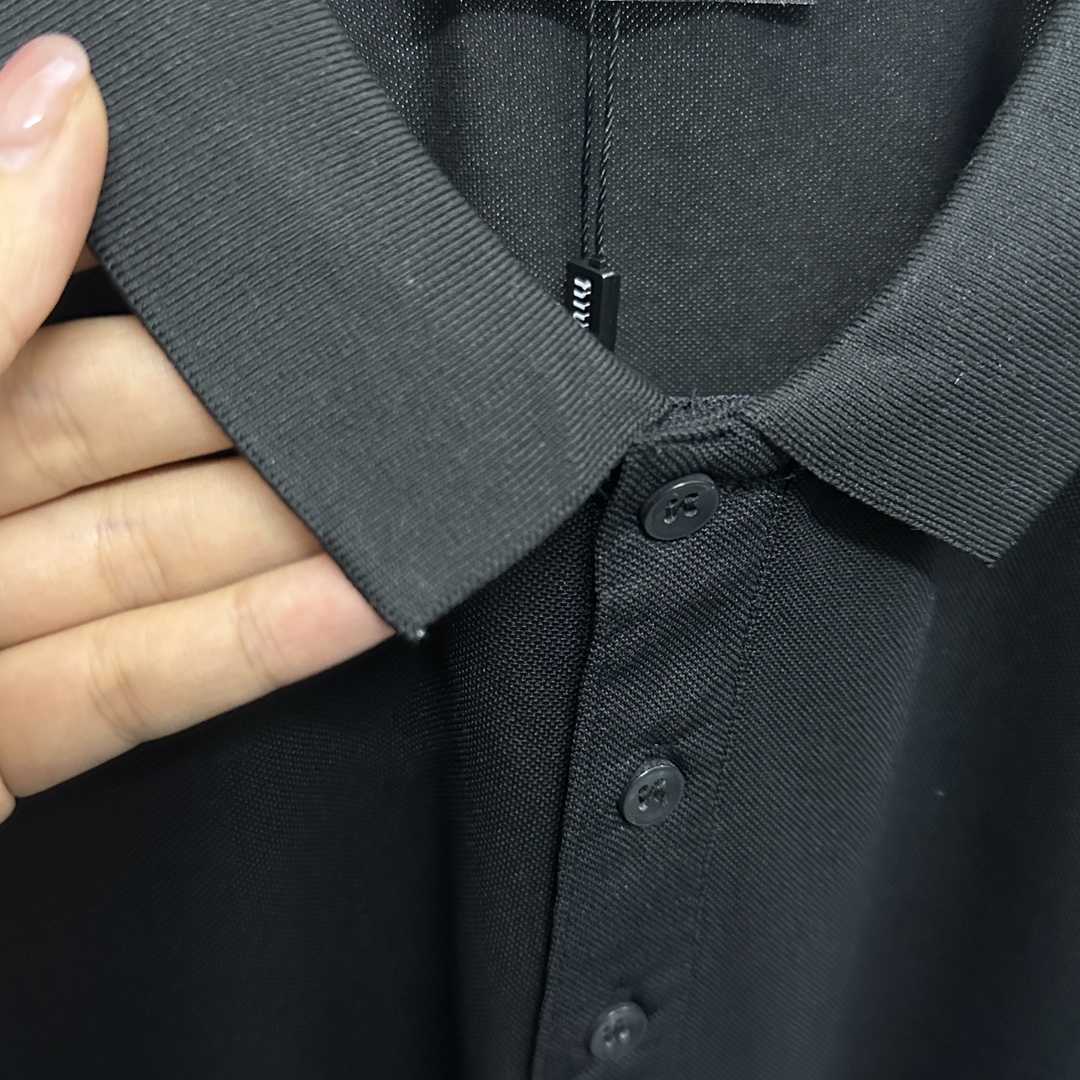 New Miu Miu Short Sleeves Polo 2025 with Small Embroidery Detail in Black and White - 图片 6