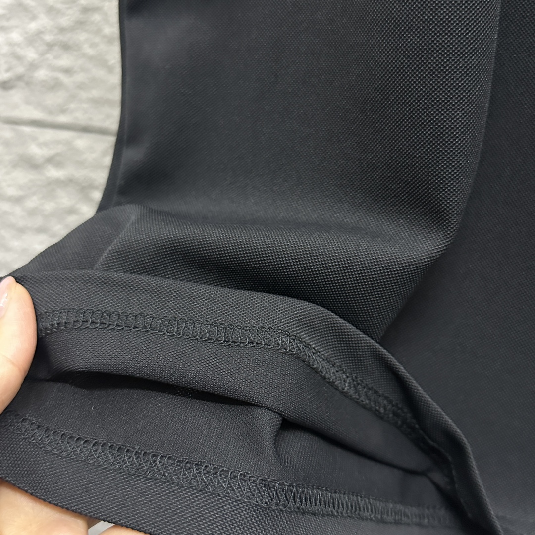 New Miu Miu Short Sleeves Polo 2025 with Small Embroidery Detail in Black and White - 图片 7