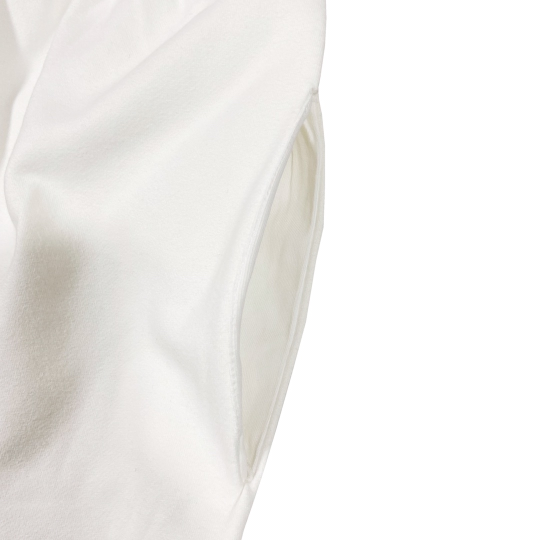 Kanye Yeezy: Soft-Flushed Footwear in White, Ash, and Black Carbon - 图片 9