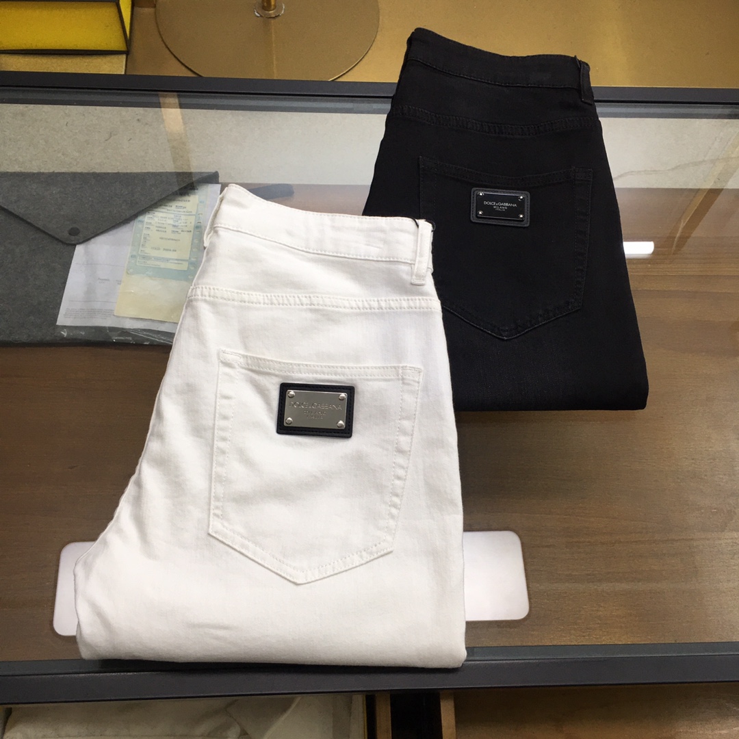 NO:129842,New product [D.G] 2025 spring and summer new style new men's jeans!  Trade-level OEM products are extremely rare. The exquisite and exquisite production process has reached the ultimate effect. Classic styles, original color cotton materials, and classic plain woven twill denim surfaces are woven by old-fashioned woven technology. They are soft, delicate, comfortable and breathable, and the original hardware accessories are washed with first-class texture!  Size 29-38,35.37, jeans,alexander wang19860909新品【D.G】 2025春夏新款 新款男士牛仔裤！ 贸易级别的代工品,数量极其稀少.精良精细的制作工艺程度已经达到极致效果.经典绝伦的款式,原色棉料,经典的平织斜纹牛仔布面经由老式梭织工艺机织.柔软细腻舒适透气,原版五金配件水洗,质感一流！尺码29-38,35.37,,jeans,alexander wang,Men's clothing