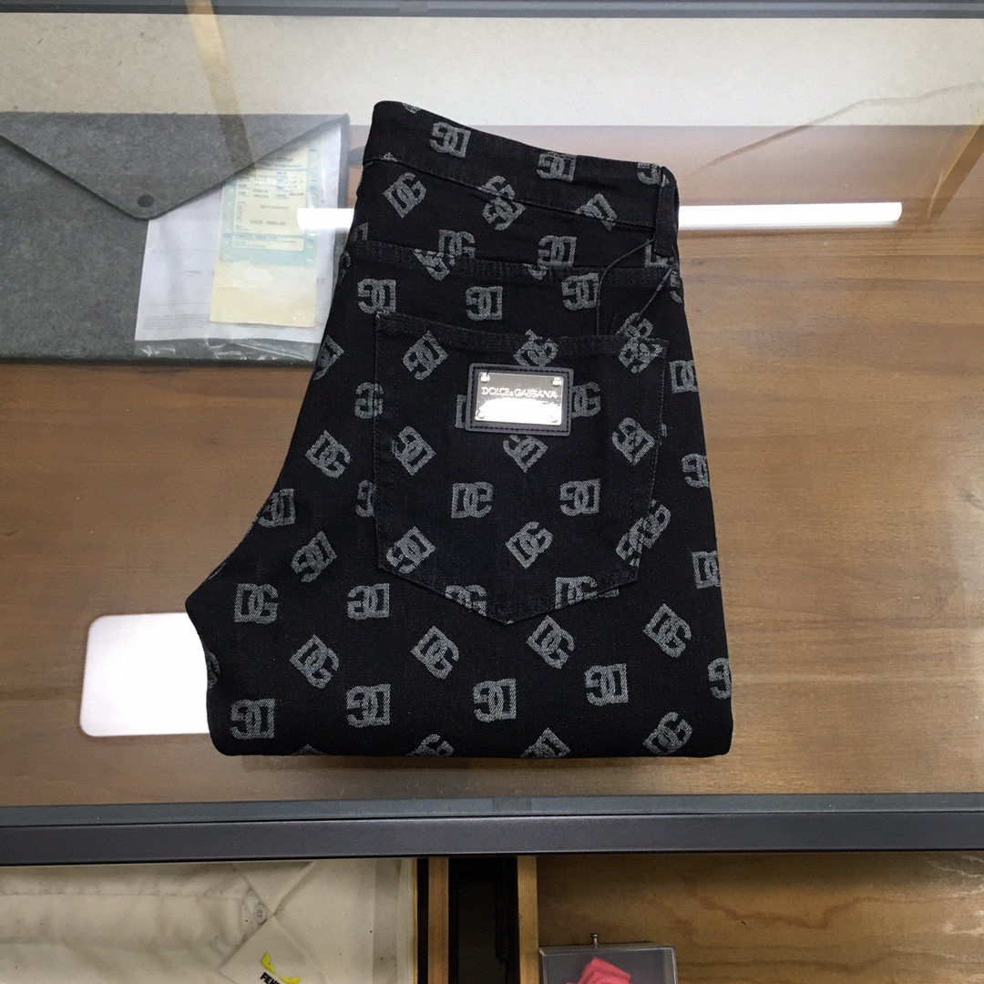 NO:129878,New product [D.G] 2025 spring and summer new style new men's jeans!  Trade-level OEM products are extremely rare. The exquisite and exquisite production process has reached the ultimate effect. Classic styles, original color cotton materials, and classic plain woven twill denim surfaces are woven by old-fashioned woven technology. They are soft, delicate, comfortable and breathable, and the original hardware accessories are washed with first-class texture!  Size 29-38,35.37, jeans,alexander wang19860909新品【D.G】 2025春夏新款 新款男士牛仔裤！ 贸易级别的代工品,数量极其稀少.精良精细的制作工艺程度已经达到极致效果.经典绝伦的款式,原色棉料,经典的平织斜纹牛仔布面经由老式梭织工艺机织.柔软细腻舒适透气,原版五金配件水洗,质感一流！尺码29-38,35.37,,jeans,alexander wang,Men's clothing