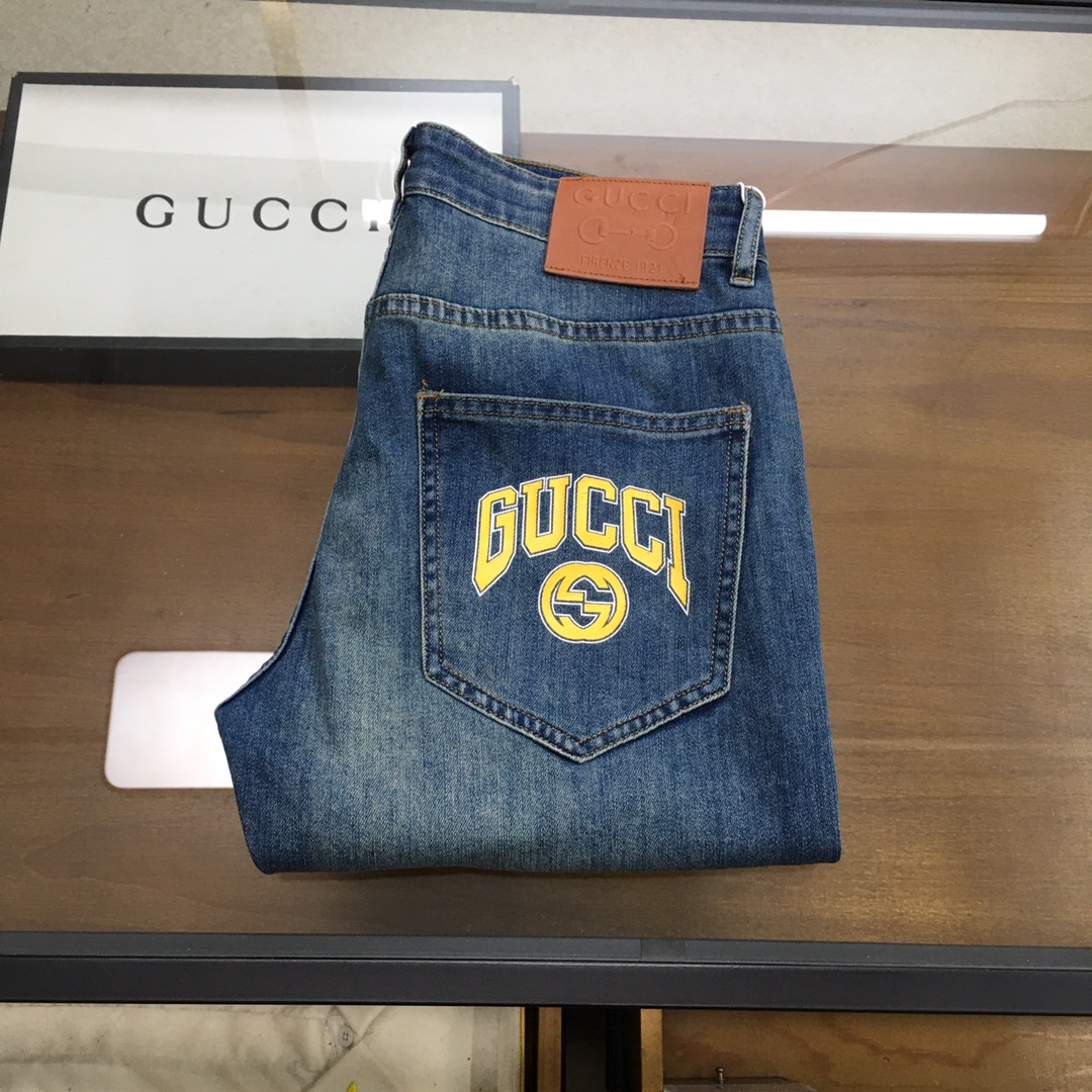 NO:129866,New product [Gu.ci] New# - New spring and summer style, original original cloth and original washing water for men's jeans!  Imported original wash elastic fabrics, complex handicrafts superimposed, any wash process will become a completely different color effect after a few more seconds, so it is more precious, especially long-lasting and odor-resistant... Use the best tannin elastic texture, genuine leather leather cards, high-quality metal accessories... to create a unique and original jeans style!  Classic logo embossing technology, original hardware and accessories, super positive style, comfortable and breathable, extremely high grade, counter quality, and handsome upper body. Number of codes 29-38 (35 37), ,jeans,alexander wang19860909新品【Gu.ci】 New# -春夏新款,男士牛仔裤原厂原布原洗水！进口原版水洗弹力面料,复杂的手工艺叠加,任何一个洗水环节多停留几秒都会变成完全不一样的颜色效果,所以越加珍贵,特别持久、耐味…… 选用上乘的丹宁弹力质感,真皮皮牌、高定的金属辅料……打造出独特及原创的牛仔裤款型！ 经典logo压花工艺,原版五金辅料,版型超正,舒适透气,档次极高,专柜品质,上身帅气十足. 码数29-38（35 37）,,jeans,alexander wang,Men's clothing