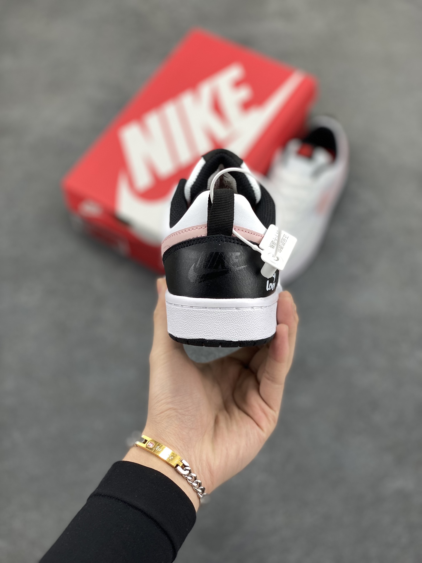 图片[4]-福利特价 Nike Court Borough Low 低帮百搭透气休闲运动板鞋男女鞋 经典耐用的设计，兼顾舒适脚感和出众风范，演绎匠心之作。结构性的支撑贴合感结合复古篮球设计，塑就场外全明星风范。 货号：DQ5448-110 尺码：36 36.5 37.5 38 38.5 39 40 40.5 41 42 42.5 43 44 44.5 45-选品中心