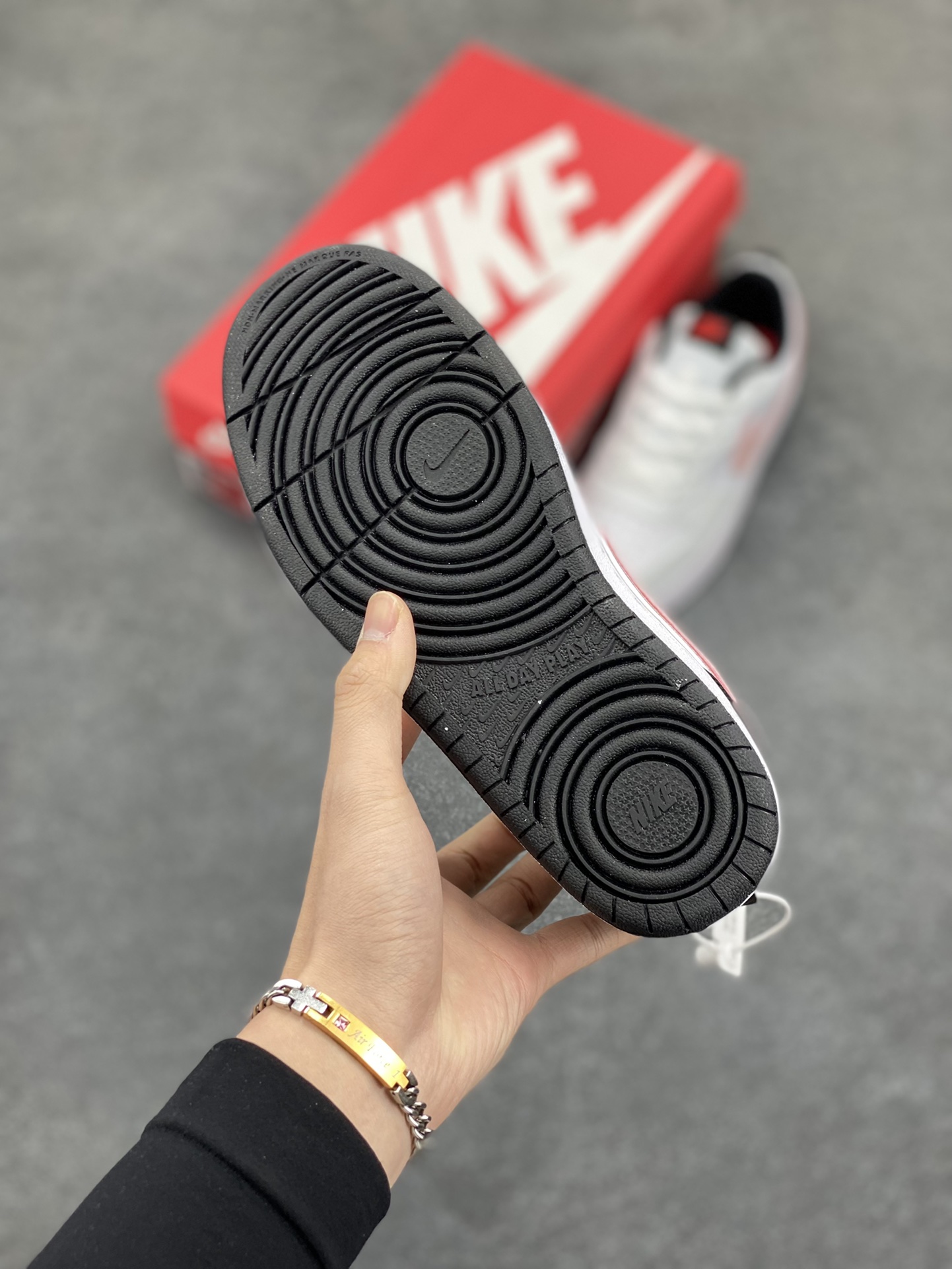 图片[5]-福利特价 Nike Court Borough Low 低帮百搭透气休闲运动板鞋男女鞋 经典耐用的设计，兼顾舒适脚感和出众风范，演绎匠心之作。结构性的支撑贴合感结合复古篮球设计，塑就场外全明星风范。 货号：DQ5448-110 尺码：36 36.5 37.5 38 38.5 39 40 40.5 41 42 42.5 43 44 44.5 45-选品中心