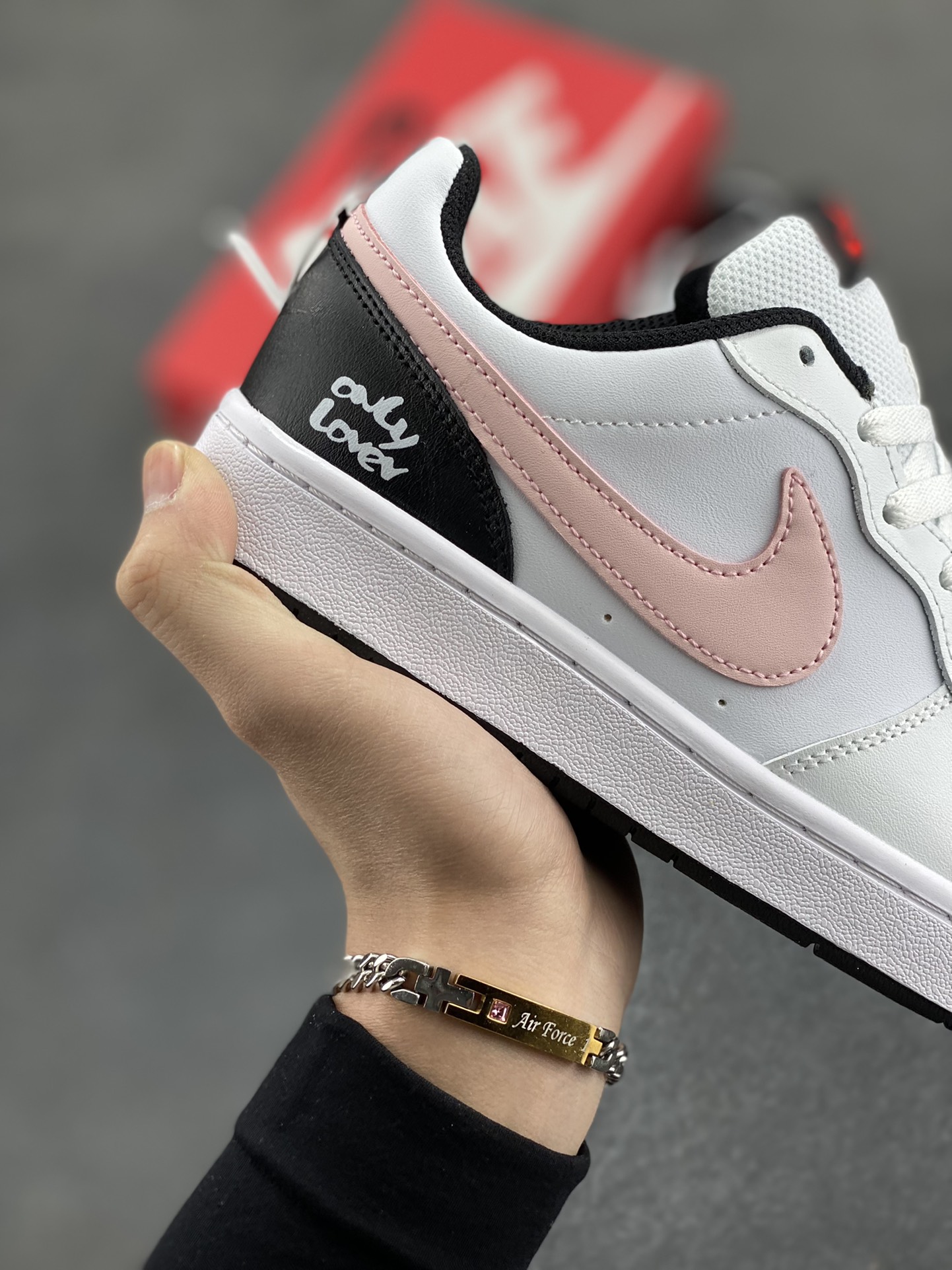 图片[6]-福利特价 Nike Court Borough Low 低帮百搭透气休闲运动板鞋男女鞋 经典耐用的设计，兼顾舒适脚感和出众风范，演绎匠心之作。结构性的支撑贴合感结合复古篮球设计，塑就场外全明星风范。 货号：DQ5448-110 尺码：36 36.5 37.5 38 38.5 39 40 40.5 41 42 42.5 43 44 44.5 45-选品中心