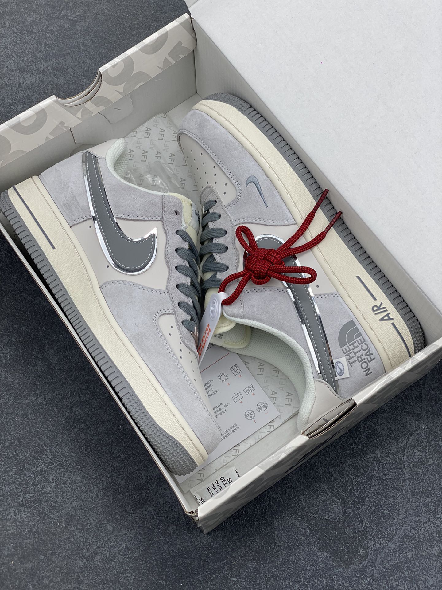 图片[9]-NIke Air Force 1 \’07 Low “北面联名——灰猪八灰底”空军一号 低帮 运动鞋 休闲鞋 折边针车 工艺难度大 原楦头原纸板 原装鞋盒 定制五金配件 内置全掌气垫 原厂鞋底 货号：XZ6188-915 尺码：36 36.5 37.5 38 38.5 39 40 40.5 41 42 42.5 43 44 44.5 45-选品中心