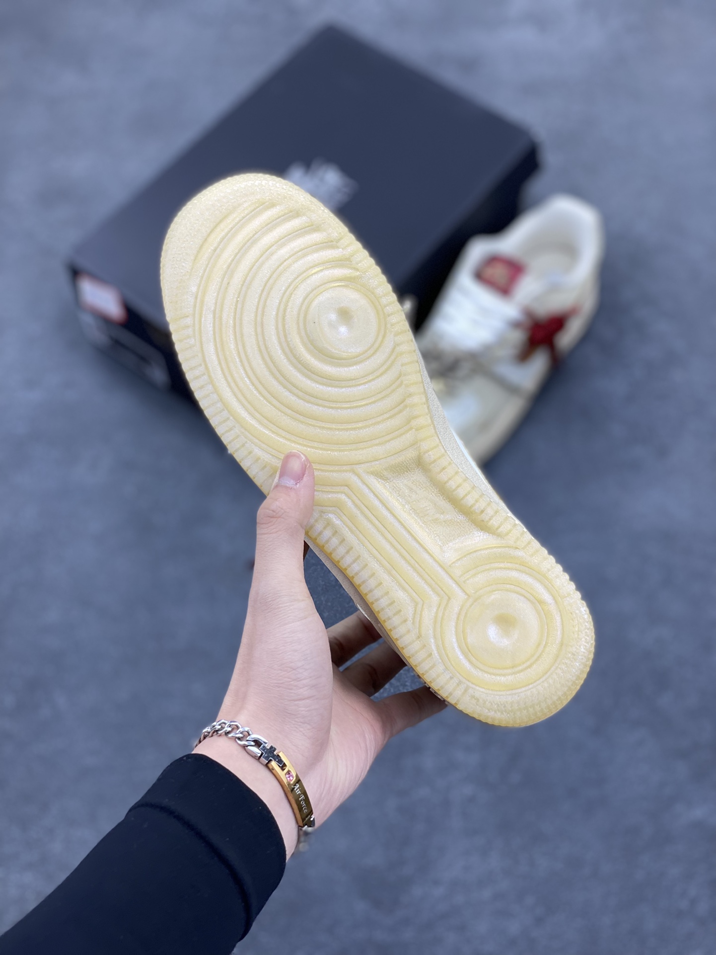 图片[5]-Nike Air Force 1 Low 蛇年限定浅棕 空军一号低帮运动休闲板鞋 原楦头原纸板 打造纯正空军版型 专注外贸渠道 全掌内置蜂窝气垫 原盒配件 原厂中底钢印、拉帮完美 货号：HV5990-172 尺码：36 36.5 37.5 38 38.5 39 40 40.5 41 42 42.5 43 44 44.5 45-选品中心