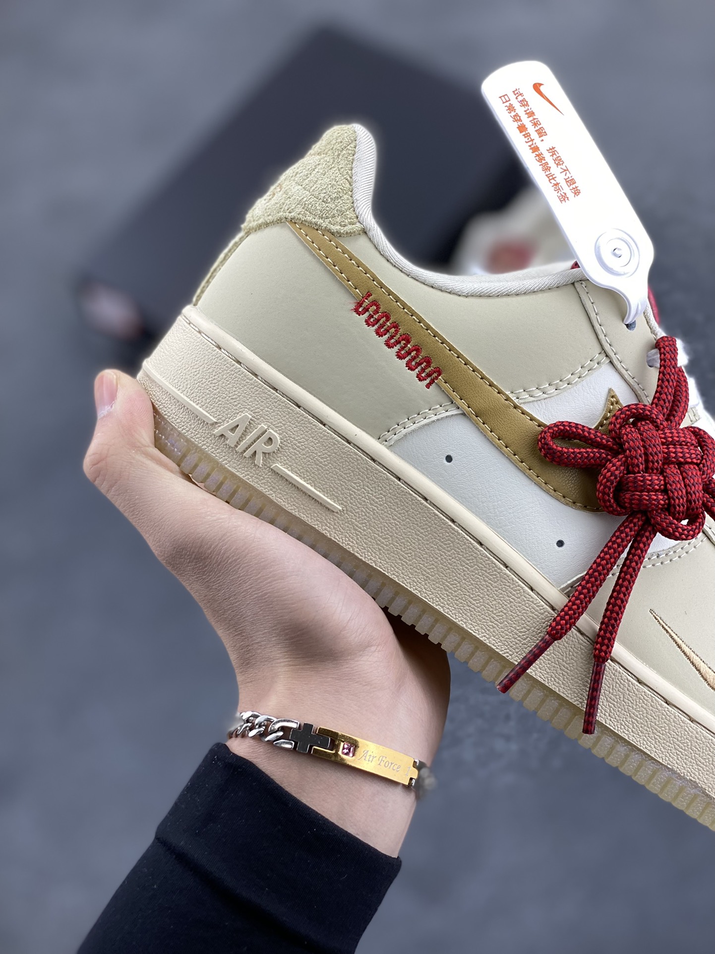 图片[6]-Nike Air Force 1 Low 蛇年限定浅棕 空军一号低帮运动休闲板鞋 原楦头原纸板 打造纯正空军版型 专注外贸渠道 全掌内置蜂窝气垫 原盒配件 原厂中底钢印、拉帮完美 货号：HV5990-172 尺码：36 36.5 37.5 38 38.5 39 40 40.5 41 42 42.5 43 44 44.5 45-选品中心