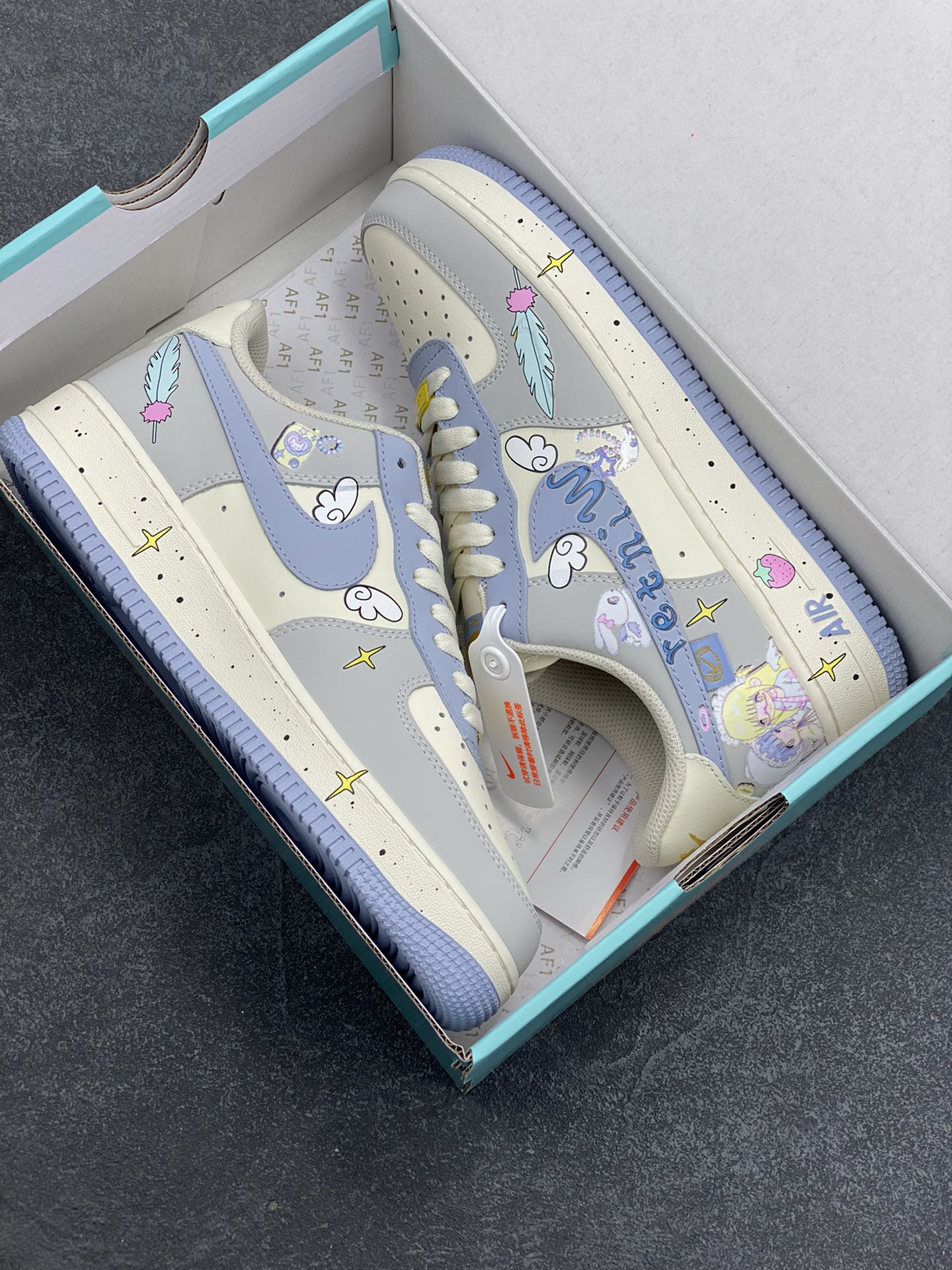 图片[9]-二次元手绘涂鸦“小天使”🧡“Cherub”🧡 空军一号定制板鞋 小天使就像一束光，照亮了身边每一个角落，温暖着每一个人的心。她或许没有真正的翅膀，可她善良、纯真的举动，让大家都坚信，她就是降临人间的小天使 ，给这个平凡的世界带来无尽的美好与希望。 货号：DB3301-711 尺码：36 36.5 37.5 38 38.5 39 40 40.5 41 42 42.5 43 44 44.5 45-选品中心