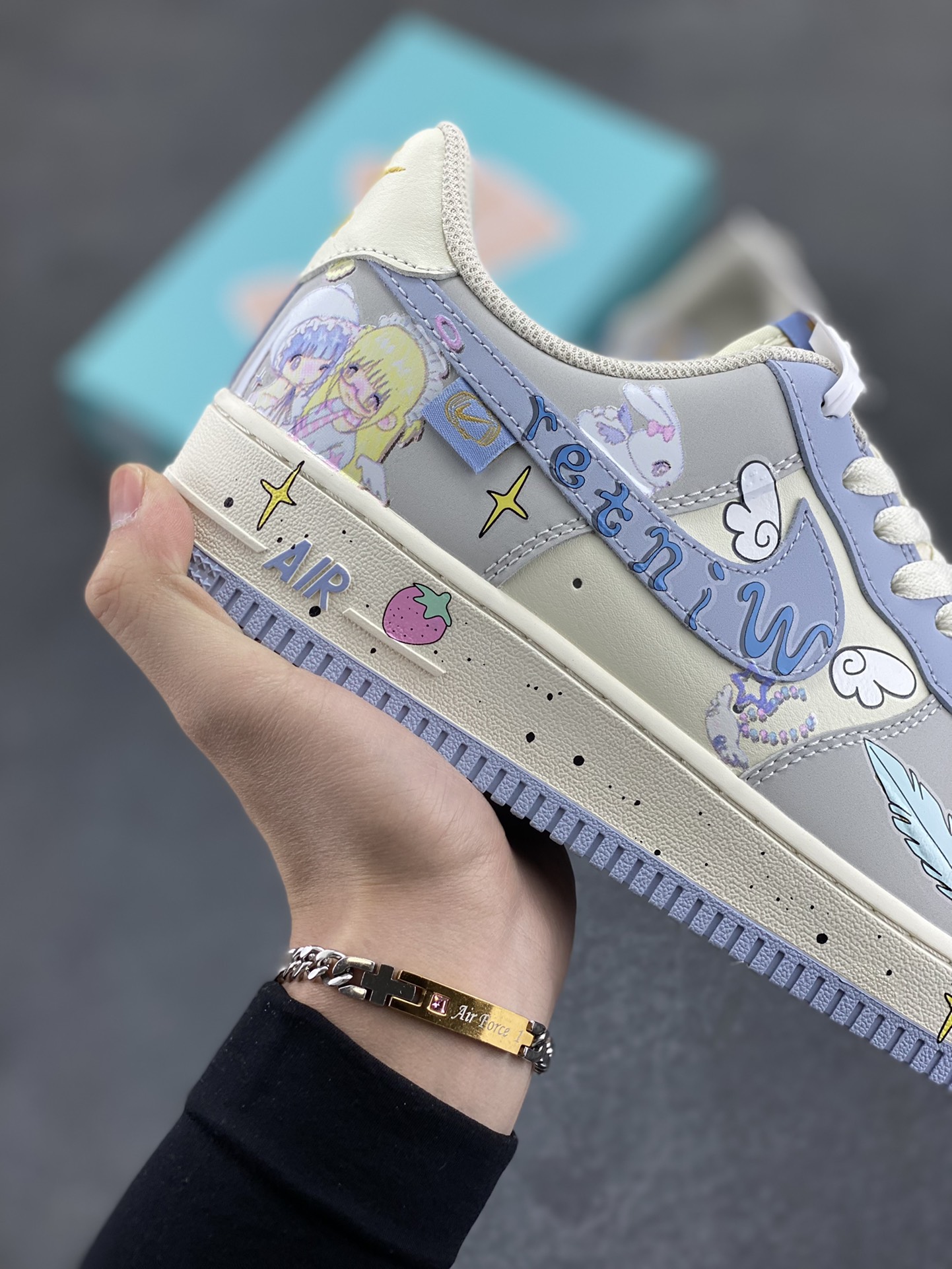 图片[6]-二次元手绘涂鸦“小天使”🧡“Cherub”🧡 空军一号定制板鞋 小天使就像一束光，照亮了身边每一个角落，温暖着每一个人的心。她或许没有真正的翅膀，可她善良、纯真的举动，让大家都坚信，她就是降临人间的小天使 ，给这个平凡的世界带来无尽的美好与希望。 货号：DB3301-711 尺码：36 36.5 37.5 38 38.5 39 40 40.5 41 42 42.5 43 44 44.5 45-选品中心