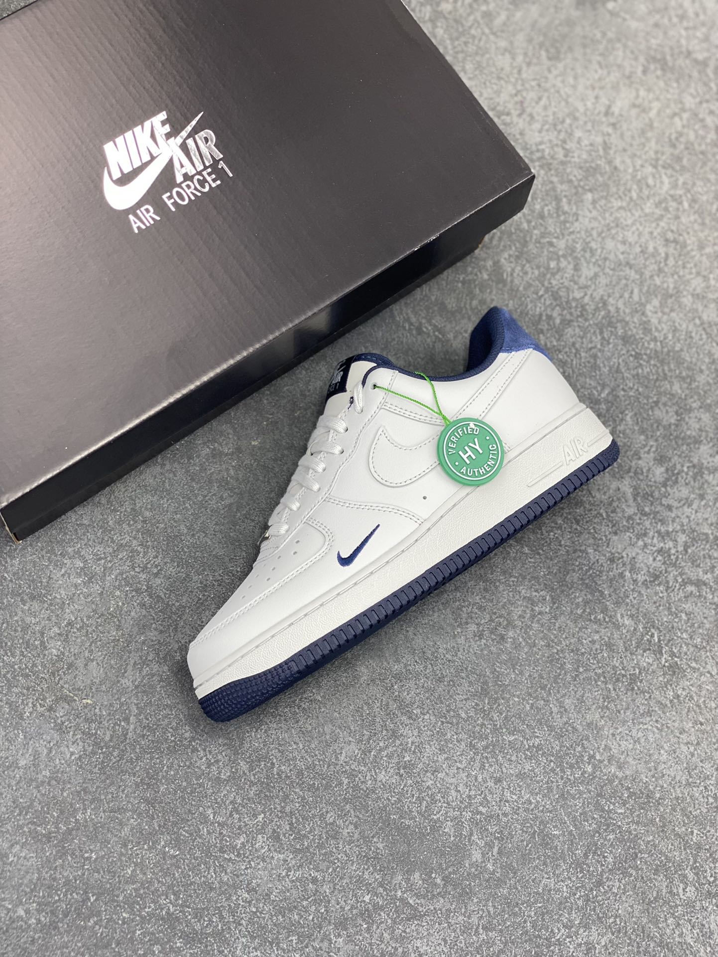 图片[7]-HY版本💯 Air Force 1\’ 07 深蓝小勾 原楦头原纸板 打造纯正空军版型 专注外贸渠道 全掌内置蜂窝气垫 #原盒配件 原厂中底钢印、拉帮完美 货号：HM9483-001 尺码：35.5 36 36.5 37.5 38 38.5 39 40 40.5 41 42 42.5 43 44 44.5 45 46 47-选品中心