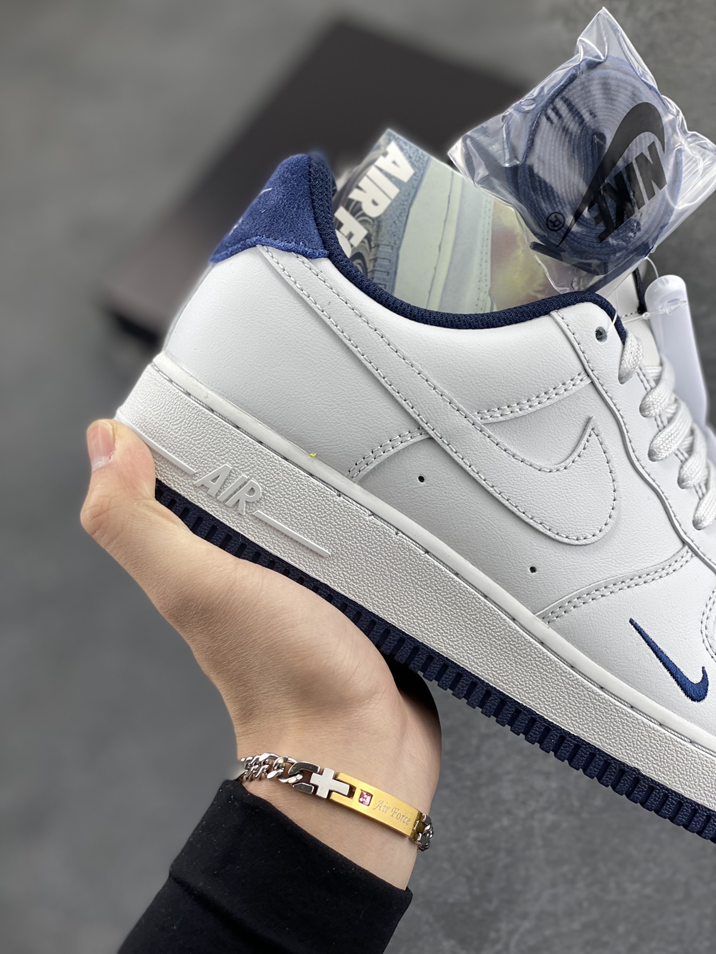 图片[6]-HY版本💯 Air Force 1\’ 07 深蓝小勾 原楦头原纸板 打造纯正空军版型 专注外贸渠道 全掌内置蜂窝气垫 #原盒配件 原厂中底钢印、拉帮完美 货号：HM9483-001 尺码：35.5 36 36.5 37.5 38 38.5 39 40 40.5 41 42 42.5 43 44 44.5 45 46 47-选品中心