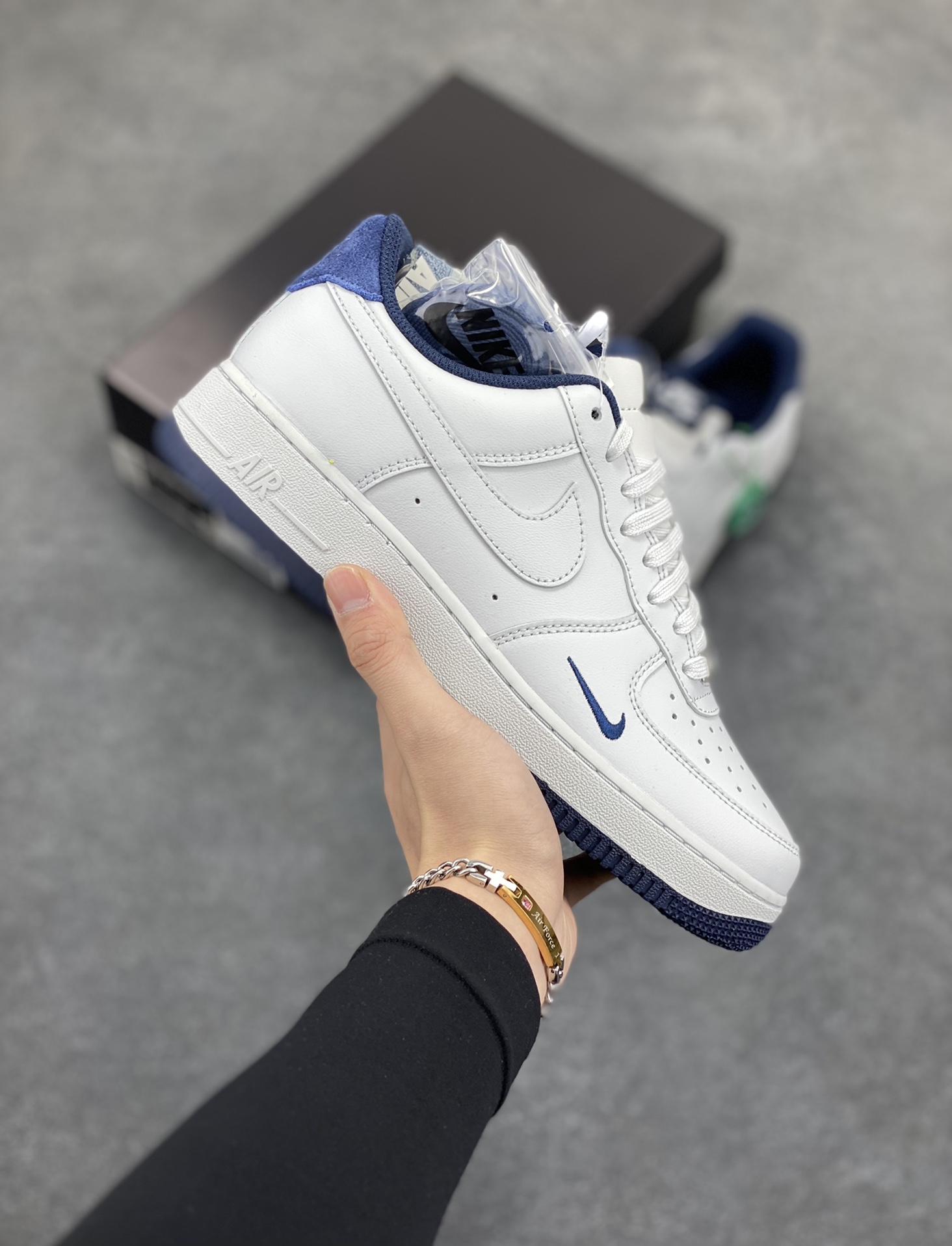 HY版本💯 Air Force 1\’ 07 深蓝小勾 原楦头原纸板 打造纯正空军版型 专注外贸渠道 全掌内置蜂窝气垫 #原盒配件 原厂中底钢印、拉帮完美 货号:HM9483-001 尺码:35.5 36 36.5 37.5 38 38.5 39 40 40.5 41 42 42.5 43 44 44.5 45 46 47-选品中心