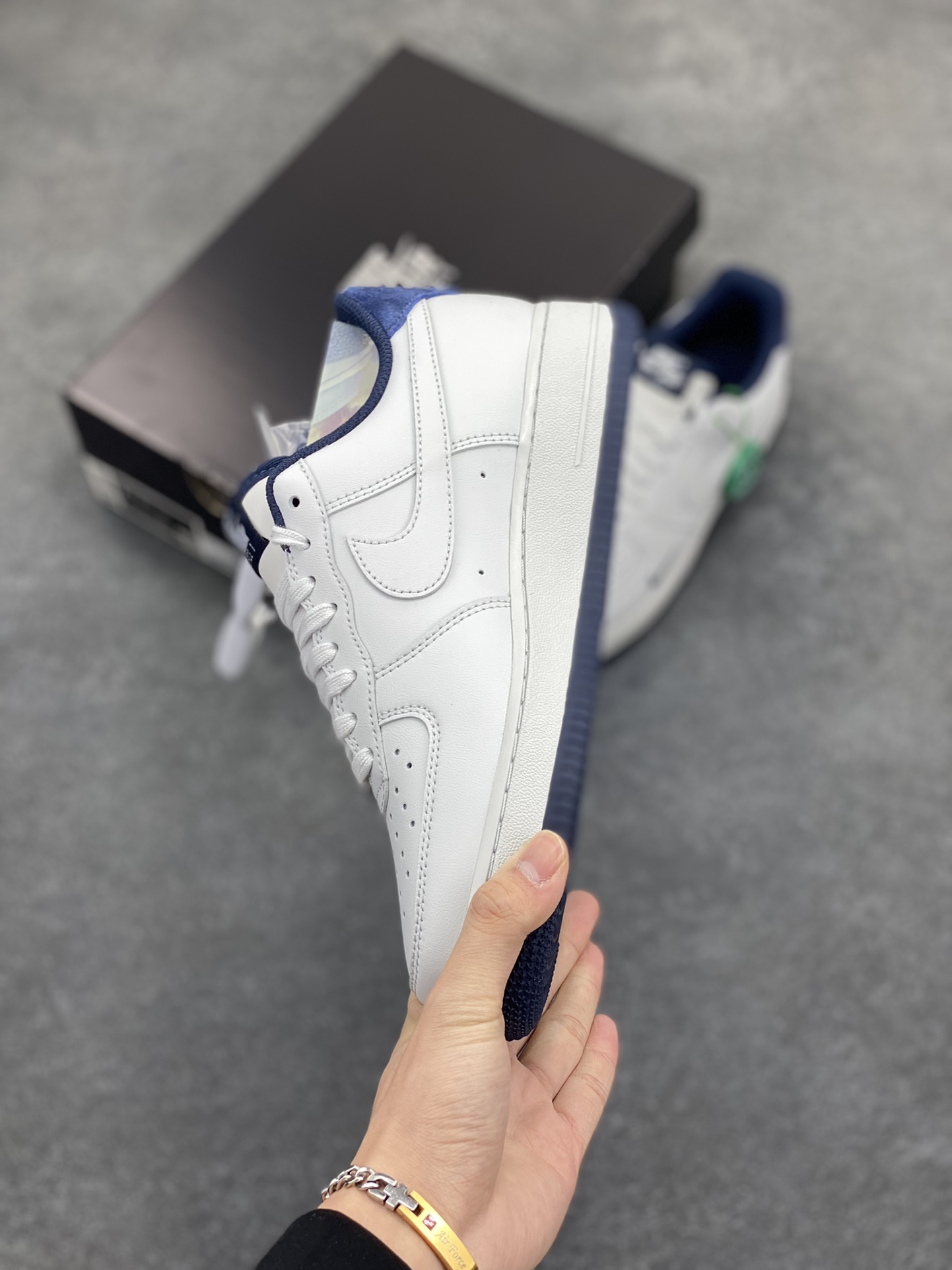 图片[3]-HY版本💯 Air Force 1\’ 07 深蓝小勾 原楦头原纸板 打造纯正空军版型 专注外贸渠道 全掌内置蜂窝气垫 #原盒配件 原厂中底钢印、拉帮完美 货号：HM9483-001 尺码：35.5 36 36.5 37.5 38 38.5 39 40 40.5 41 42 42.5 43 44 44.5 45 46 47-选品中心