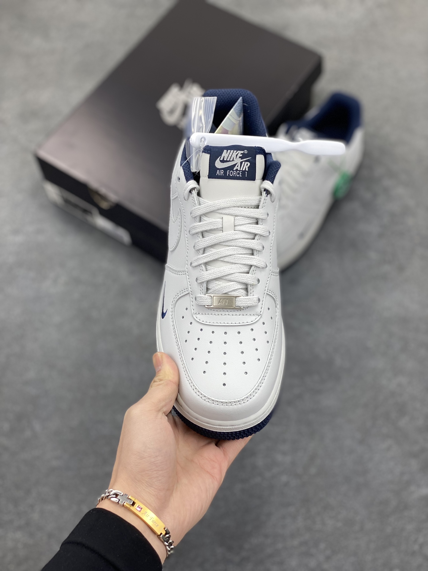 图片[2]-HY版本💯 Air Force 1\’ 07 深蓝小勾 原楦头原纸板 打造纯正空军版型 专注外贸渠道 全掌内置蜂窝气垫 #原盒配件 原厂中底钢印、拉帮完美 货号：HM9483-001 尺码：35.5 36 36.5 37.5 38 38.5 39 40 40.5 41 42 42.5 43 44 44.5 45 46 47-选品中心