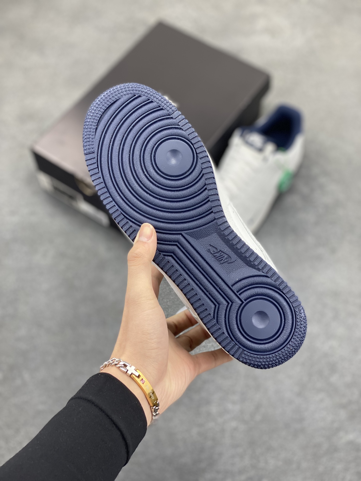 图片[5]-HY版本💯 Air Force 1\’ 07 深蓝小勾 原楦头原纸板 打造纯正空军版型 专注外贸渠道 全掌内置蜂窝气垫 #原盒配件 原厂中底钢印、拉帮完美 货号：HM9483-001 尺码：35.5 36 36.5 37.5 38 38.5 39 40 40.5 41 42 42.5 43 44 44.5 45 46 47-选品中心