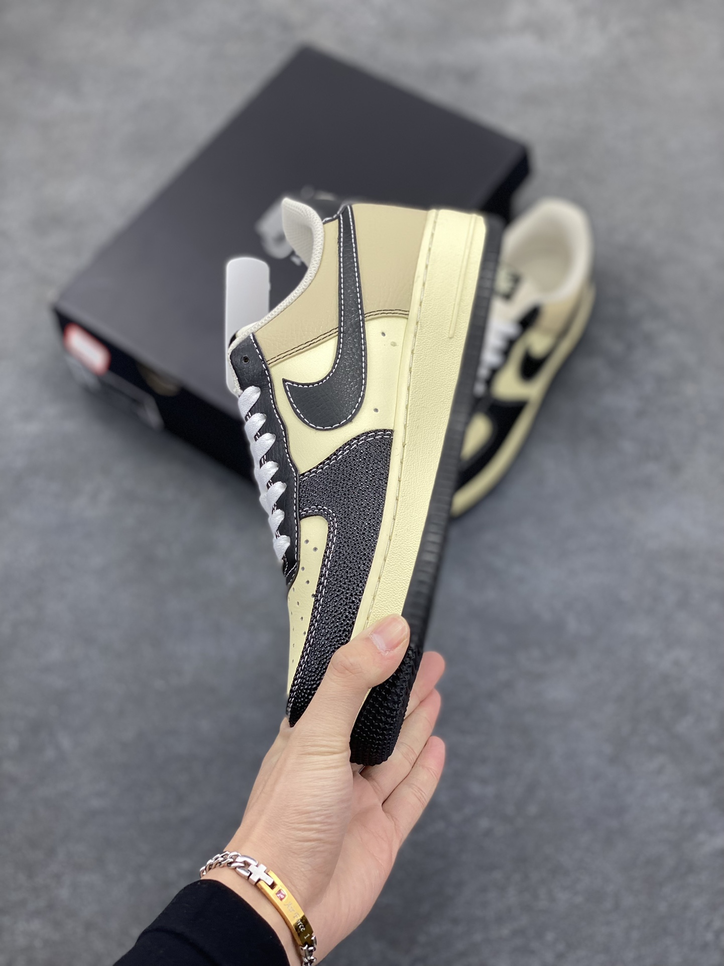 图片[3]-Nike Air Force 1 Low 原楦头原纸板 打造纯正空军版型 专注外贸渠道 全掌内置蜂窝气垫 原盒配件 原厂中底钢印、拉帮完美 货号：XL2501-101 尺码：36 36.5 37.5 38 38.5 39 40 40.5 41 42 42.5 43 44 44.5 45-选品中心