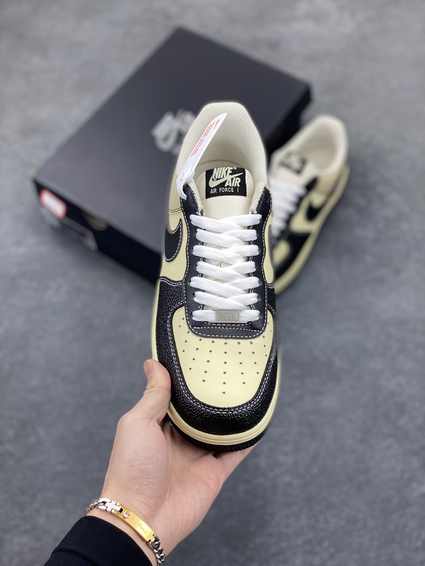 图片[2]-Nike Air Force 1 Low 原楦头原纸板 打造纯正空军版型 专注外贸渠道 全掌内置蜂窝气垫 原盒配件 原厂中底钢印、拉帮完美 货号：XL2501-101 尺码：36 36.5 37.5 38 38.5 39 40 40.5 41 42 42.5 43 44 44.5 45-选品中心
