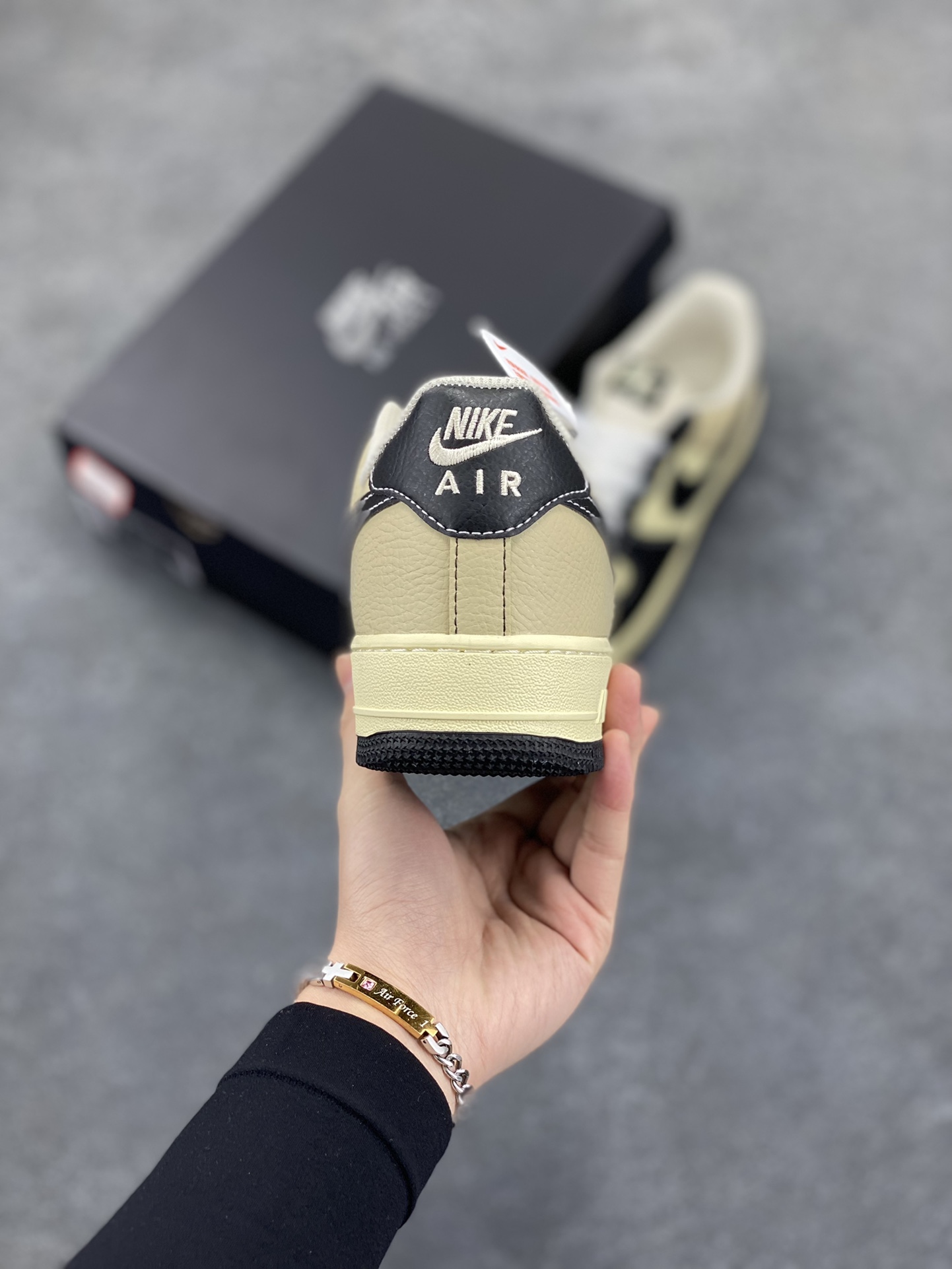 图片[4]-Nike Air Force 1 Low 原楦头原纸板 打造纯正空军版型 专注外贸渠道 全掌内置蜂窝气垫 原盒配件 原厂中底钢印、拉帮完美 货号：XL2501-101 尺码：36 36.5 37.5 38 38.5 39 40 40.5 41 42 42.5 43 44 44.5 45-选品中心