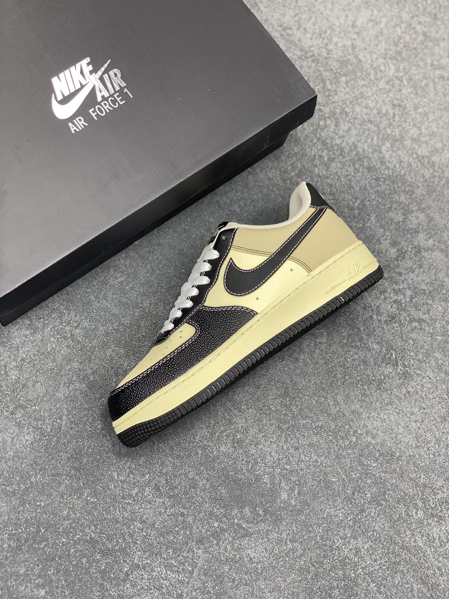 图片[7]-Nike Air Force 1 Low 原楦头原纸板 打造纯正空军版型 专注外贸渠道 全掌内置蜂窝气垫 原盒配件 原厂中底钢印、拉帮完美 货号：XL2501-101 尺码：36 36.5 37.5 38 38.5 39 40 40.5 41 42 42.5 43 44 44.5 45-选品中心