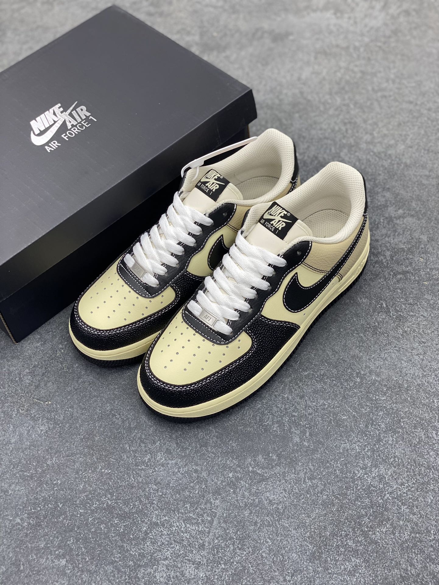 图片[8]-Nike Air Force 1 Low 原楦头原纸板 打造纯正空军版型 专注外贸渠道 全掌内置蜂窝气垫 原盒配件 原厂中底钢印、拉帮完美 货号：XL2501-101 尺码：36 36.5 37.5 38 38.5 39 40 40.5 41 42 42.5 43 44 44.5 45-选品中心