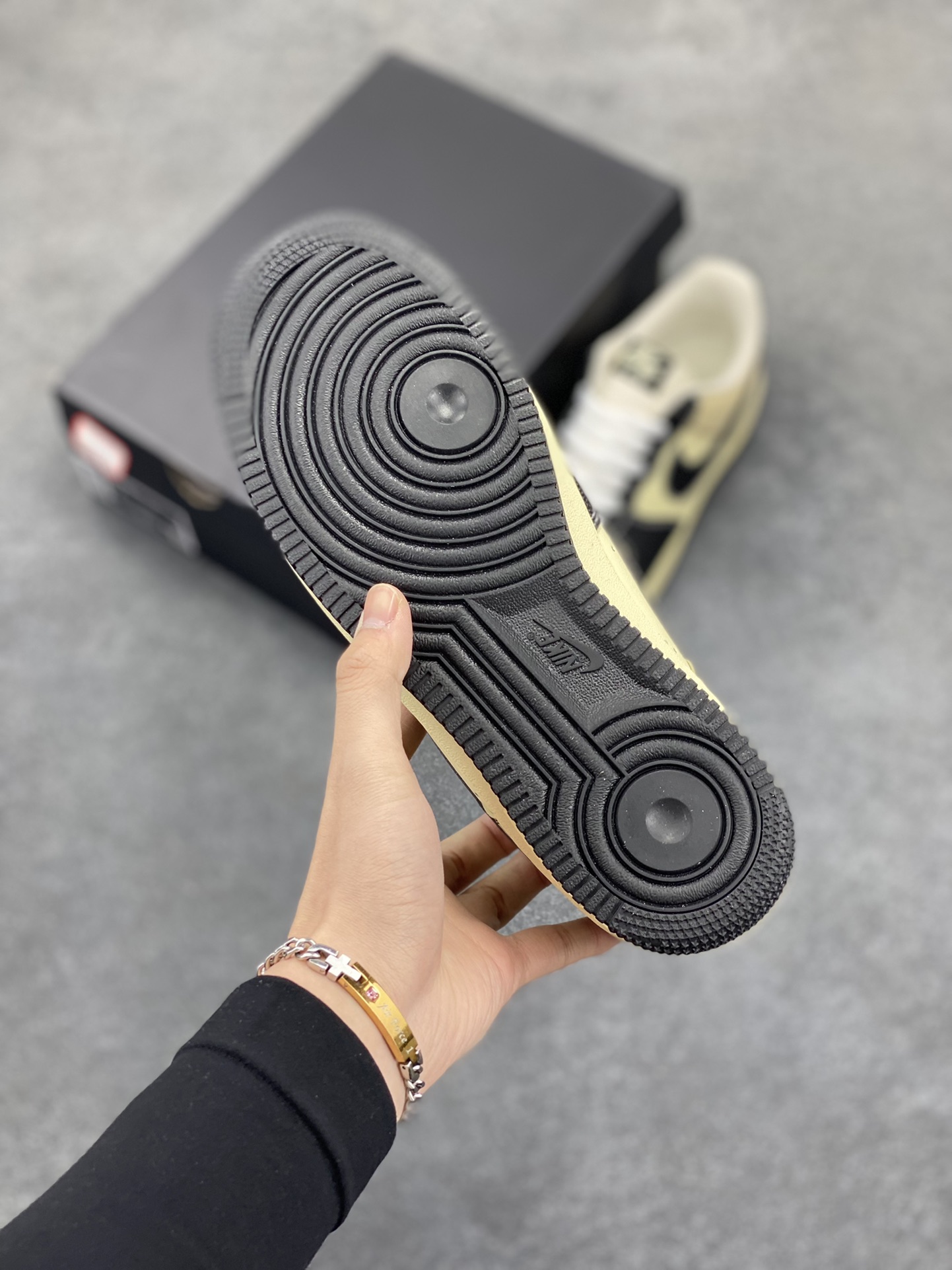 图片[5]-Nike Air Force 1 Low 原楦头原纸板 打造纯正空军版型 专注外贸渠道 全掌内置蜂窝气垫 原盒配件 原厂中底钢印、拉帮完美 货号：XL2501-101 尺码：36 36.5 37.5 38 38.5 39 40 40.5 41 42 42.5 43 44 44.5 45-选品中心