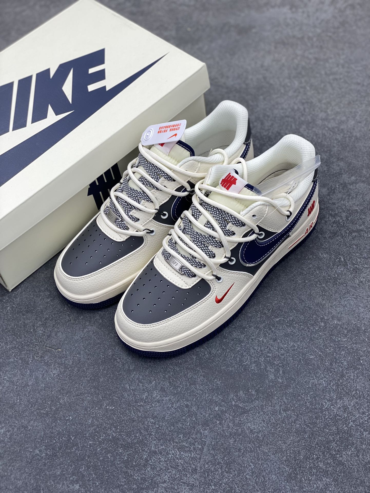 图片[8]-NIke Air Force 1 \’07 Low “UN联名——米白蓝底抽绳”空军一号 低帮 运动鞋 休闲鞋 折边针车 工艺难度大 原楦头原纸板 原装鞋盒 定制五金配件 内置全掌气垫 原厂鞋底 货号：SJ1198-103 尺码：36 36.5 37.5 38 38.5 39 40 40.5 41 42 42.5 43 44 44.5 45-选品中心