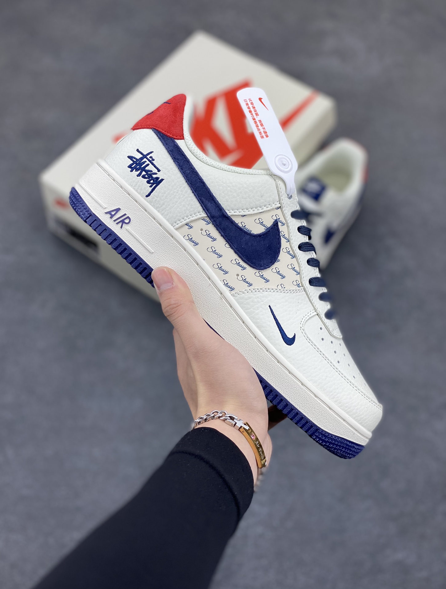 Nike Air Force 1 Low 空军一号低帮百搭休闲运动板鞋。柔软、弹性十足的缓震性能和出色的中底设计，横跨复古与现代的外型结合，造就出风靡全球三十多年的Force 1，直到今天还深受青睐。 货号：XZ3318-566 尺码：36 37.5 38 39 40 40.5 41 42 42.5 43 44 45-选品中心