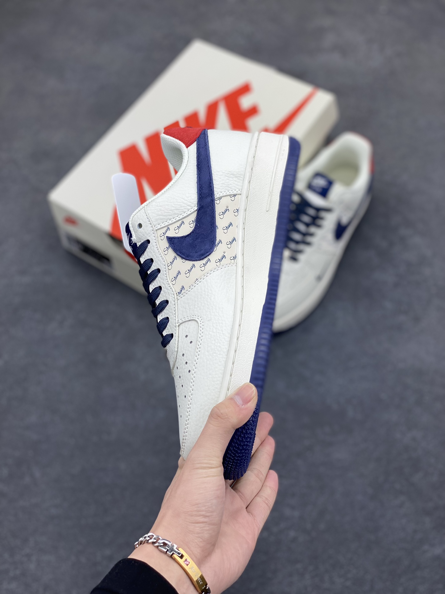 图片[3]-Nike Air Force 1 Low 空军一号低帮百搭休闲运动板鞋。柔软、弹性十足的缓震性能和出色的中底设计，横跨复古与现代的外型结合，造就出风靡全球三十多年的Force 1，直到今天还深受青睐。 货号：XZ3318-566 尺码：36 37.5 38 39 40 40.5 41 42 42.5 43 44 45-选品中心