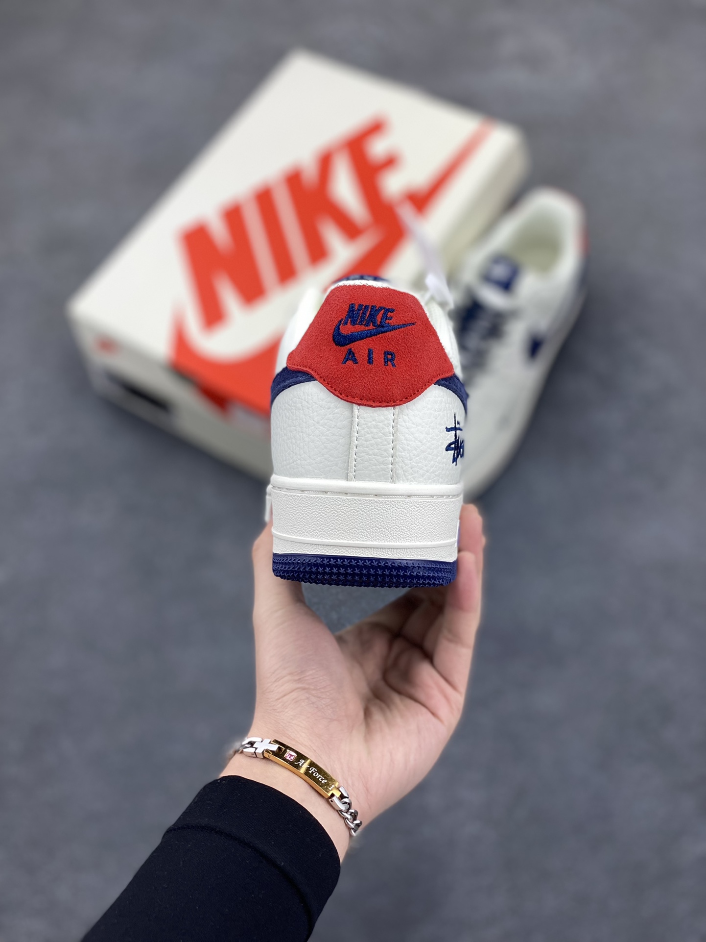 图片[4]-Nike Air Force 1 Low 空军一号低帮百搭休闲运动板鞋。柔软、弹性十足的缓震性能和出色的中底设计，横跨复古与现代的外型结合，造就出风靡全球三十多年的Force 1，直到今天还深受青睐。 货号：XZ3318-566 尺码：36 37.5 38 39 40 40.5 41 42 42.5 43 44 45-选品中心