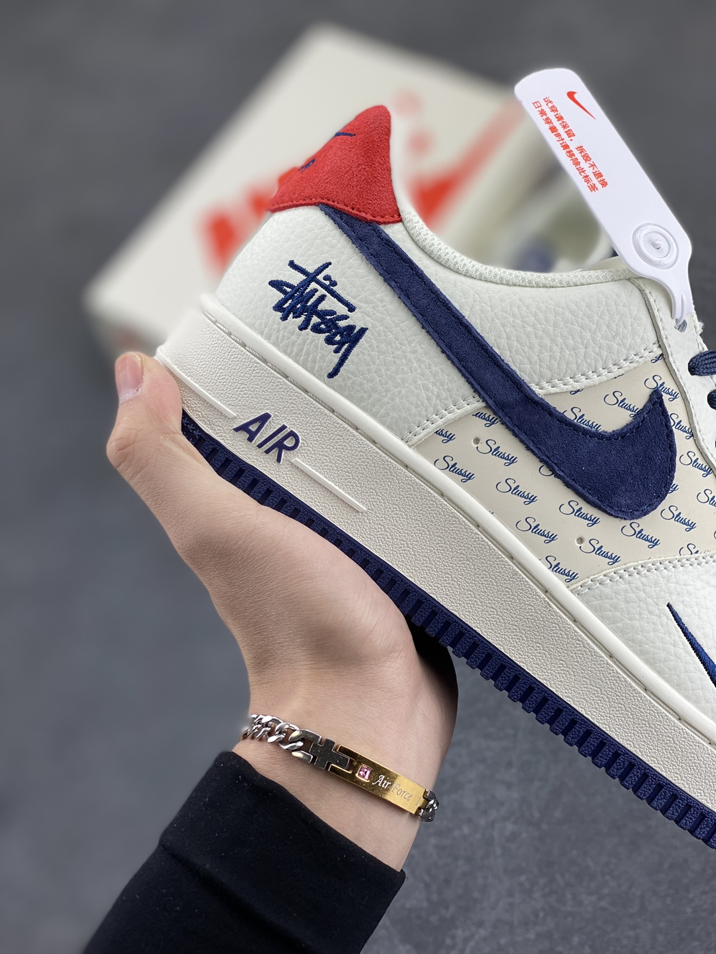 图片[6]-Nike Air Force 1 Low 空军一号低帮百搭休闲运动板鞋。柔软、弹性十足的缓震性能和出色的中底设计，横跨复古与现代的外型结合，造就出风靡全球三十多年的Force 1，直到今天还深受青睐。 货号：XZ3318-566 尺码：36 37.5 38 39 40 40.5 41 42 42.5 43 44 45-选品中心