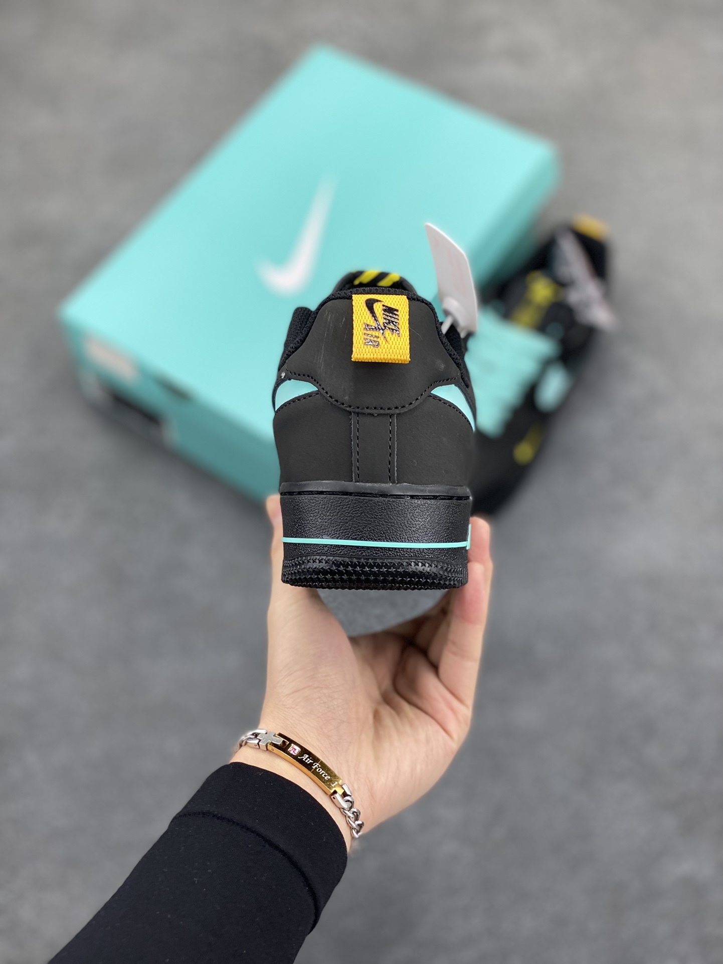 图片[4]-海外限定发售  Nike Air Force 1 Premium 蒂夫尼 配色 空军一号中帮休闲板鞋 定制皮料 3M反光 原楦头原纸板 纯正版型 内置全掌气垫 货号：DV6809-181 尺码：36 36.5 37.5 38 38.5 39 40 40.5 41 42 42.5 43 44 44.5 45-选品中心