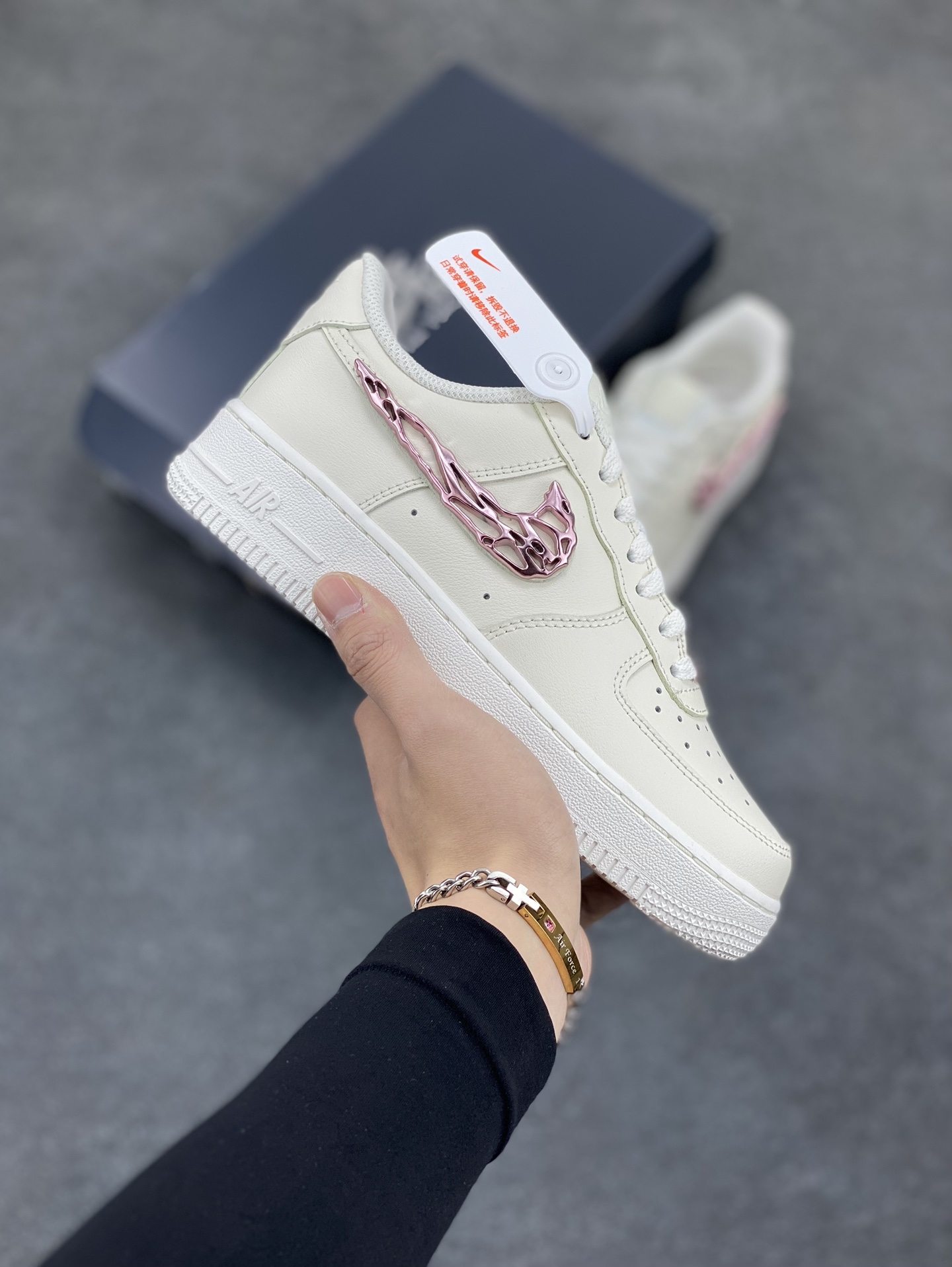 Nike Air Force 1 Low 毒液 空军一号低帮运动休闲板鞋 原楦头原纸板 打造纯正空军版型 专注外贸渠道 全掌内置蜂窝气垫 原盒配件 原厂中底钢印、拉帮完美 货号：IF1686-161 尺码：35.5 36 36.5 37.5 38 38.5 39 40 40.5 41 42 42.5 43 44 44.5 45-选品中心