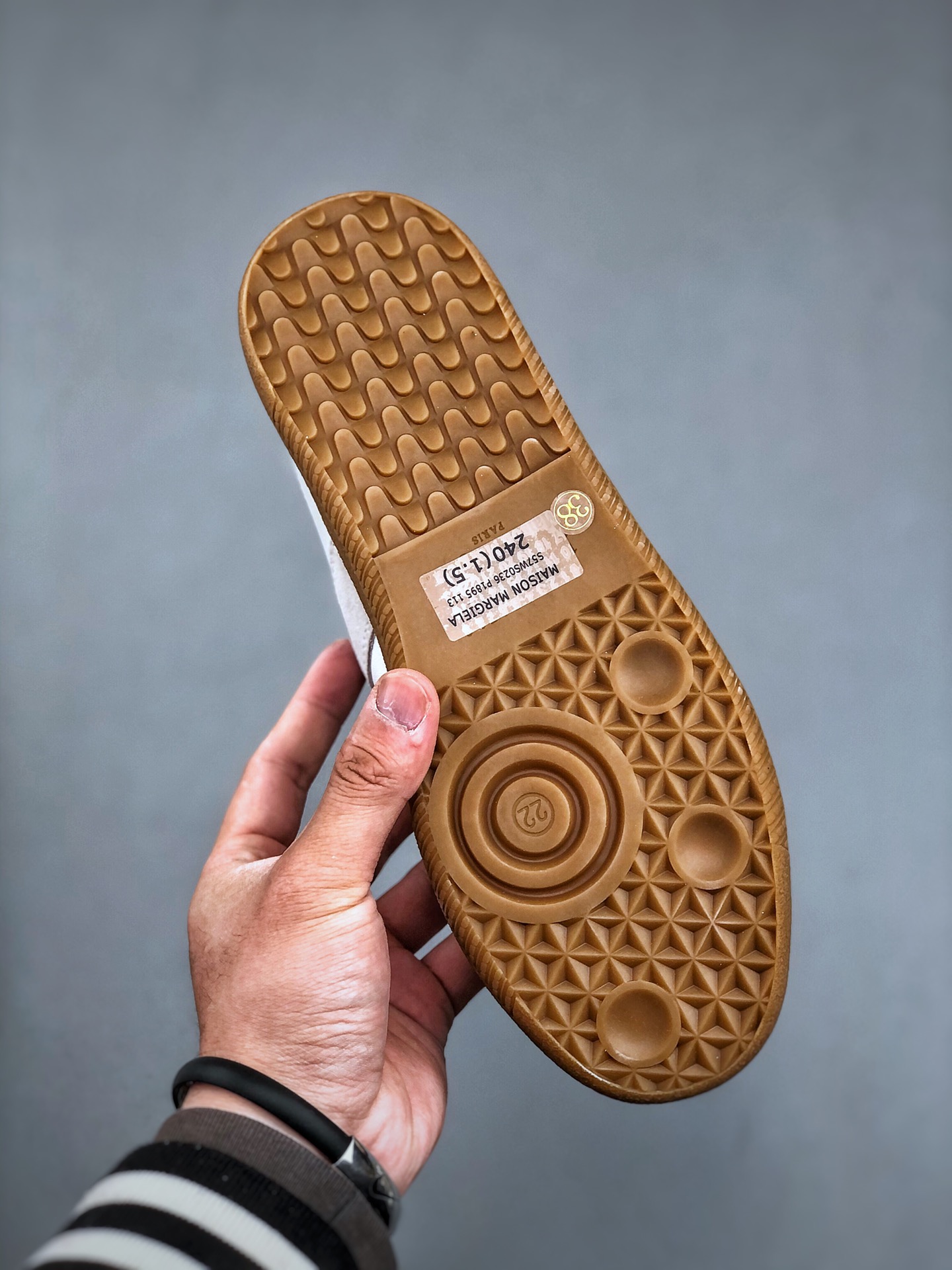 Maison Margiela 22 Classic Replica Leather Low Sneaker 系列低帮经典绅士德训平底百搭小白板鞋“黑焦糖底-Top High Quatity Cheap Sneakers Fashion Clothing Clothes Bags handbags Shoes of all Brand wholesale With The best Quality And Beautiful Price from China Factory Chinese suppliers wholesaler seller Maison Margiela 22 Classic Replica Leather Low Sneaker 系列低帮经典绅士德训平底百搭小白板鞋“黑焦糖底