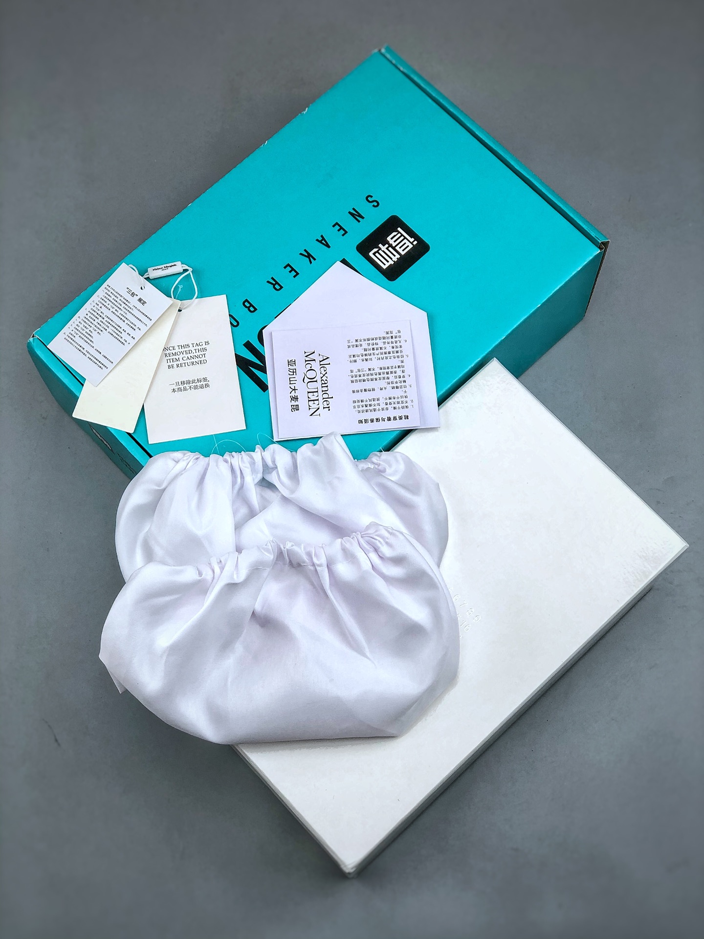 Maison Margiela 22 Classic Replica Leather Low Sneaker 系列低帮经典绅士德训平底百搭小白板鞋“黑焦糖底-Top High Quatity Cheap Sneakers Fashion Clothing Clothes Bags handbags Shoes of all Brand wholesale With The best Quality And Beautiful Price from China Factory Chinese suppliers wholesaler seller Maison Margiela 22 Classic Replica Leather Low Sneaker 系列低帮经典绅士德训平底百搭小白板鞋“黑焦糖底