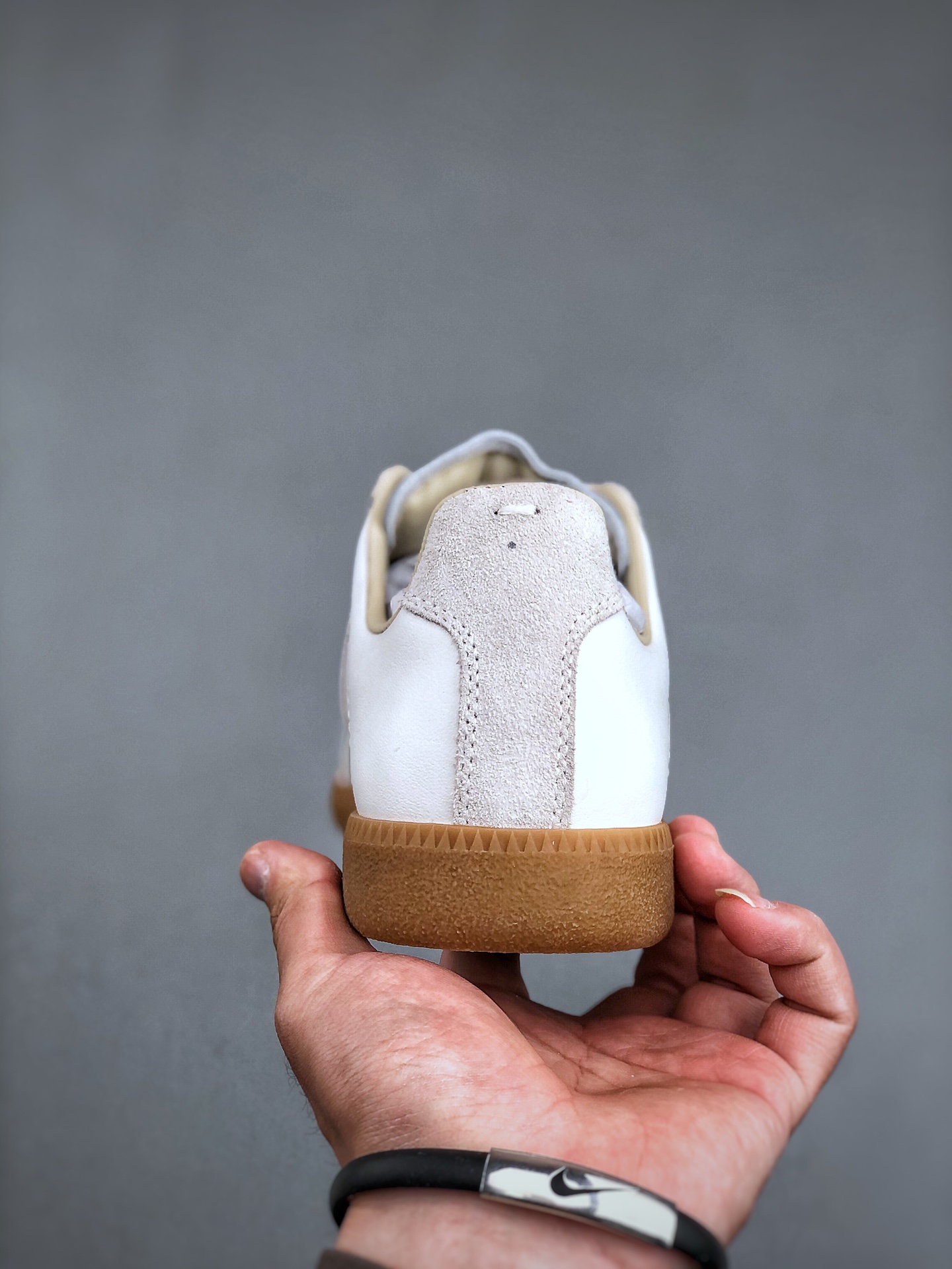 Maison Margiela 22 Classic Replica Leather Low Sneaker 系列低帮经典绅士德训平底百搭小白板鞋“黑焦糖底-Top High Quatity Cheap Sneakers Fashion Clothing Clothes Bags handbags Shoes of all Brand wholesale With The best Quality And Beautiful Price from China Factory Chinese suppliers wholesaler seller Maison Margiela 22 Classic Replica Leather Low Sneaker 系列低帮经典绅士德训平底百搭小白板鞋“黑焦糖底