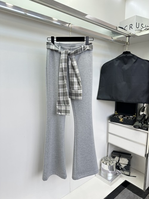 Elegante Grijze Flare Broek met Ruitjes Riem - Perfect voor Dagelijks Gebruik 1 Elegante Grijze Flare Broek met Ruitjes Riem - Perfect voor Dagelijks Gebruik